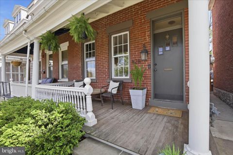 Townhouse For Sale - 828 E Chestnut Street<br/> LANCASTER, PA 17602