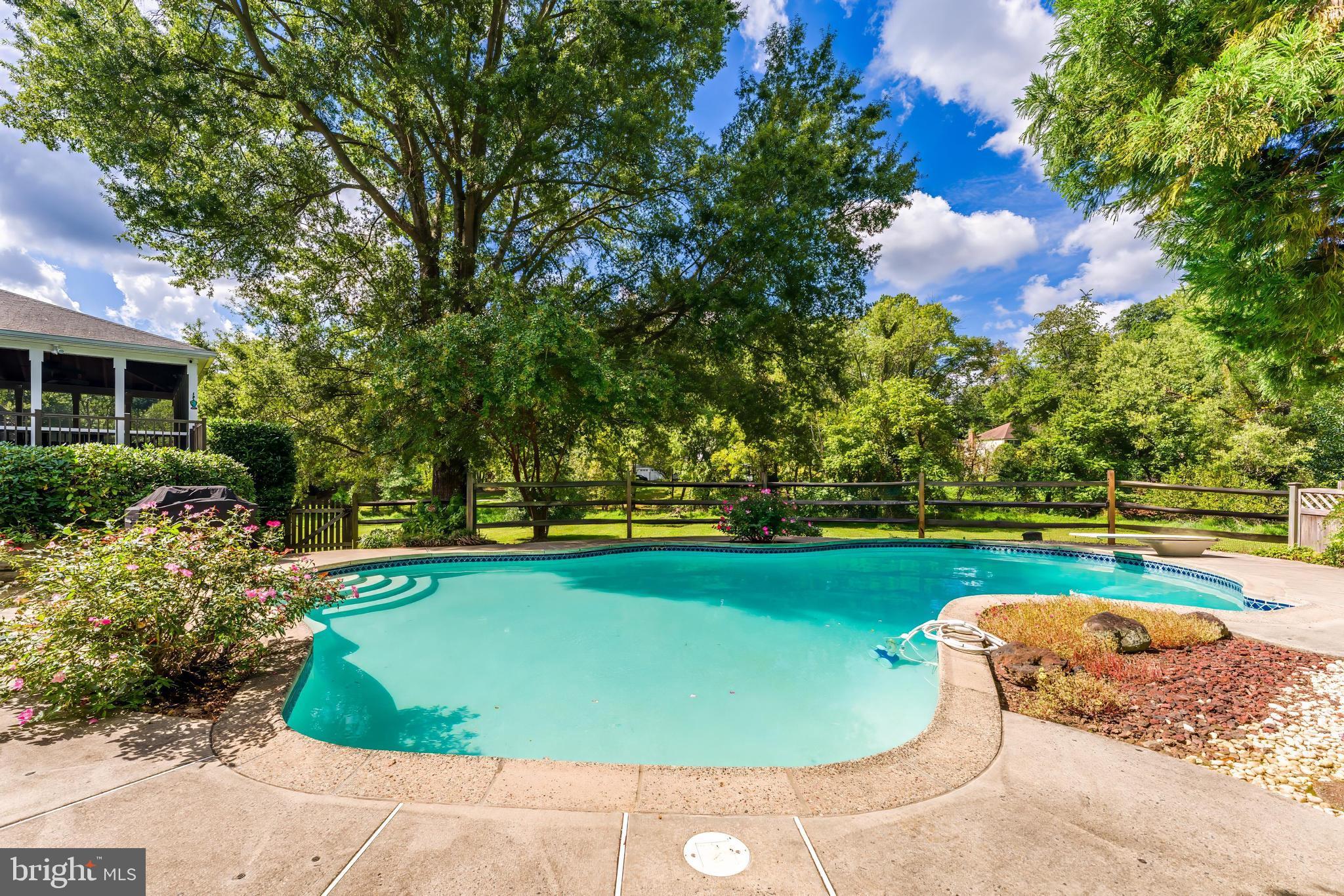 HICKORY CREEK - Residential