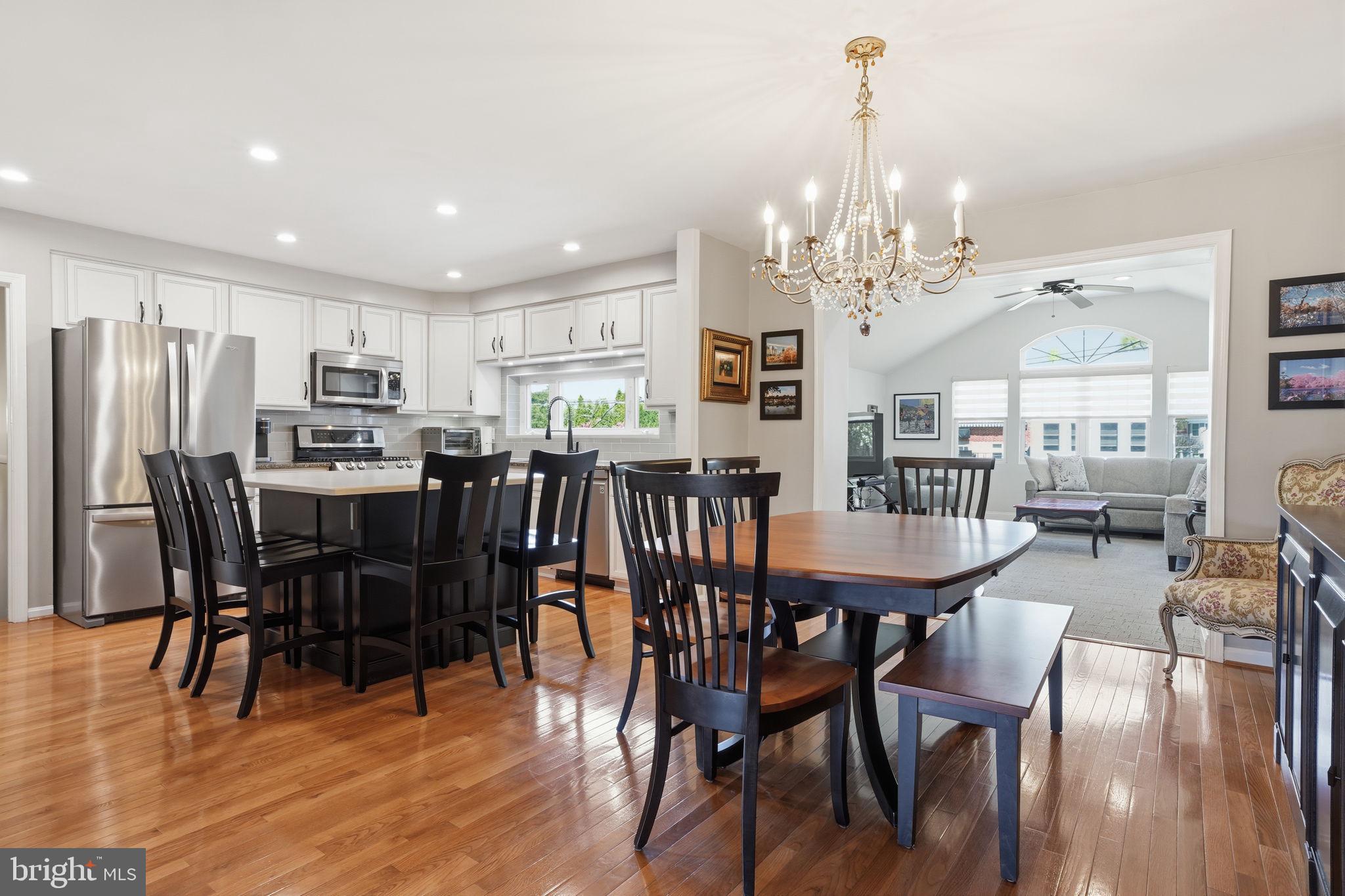 BRENTWOOD MANOR - Residential