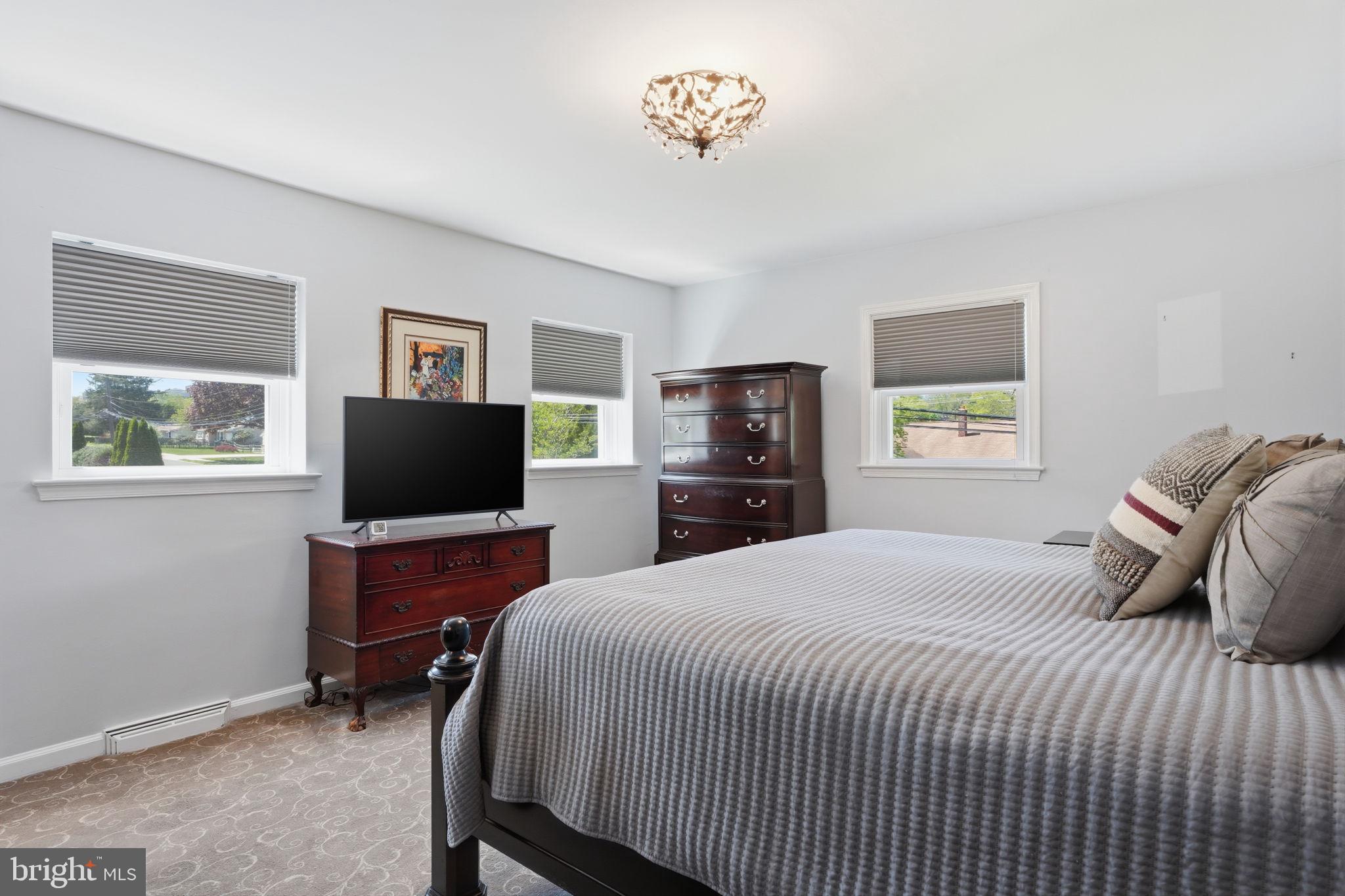 BRENTWOOD MANOR - Residential