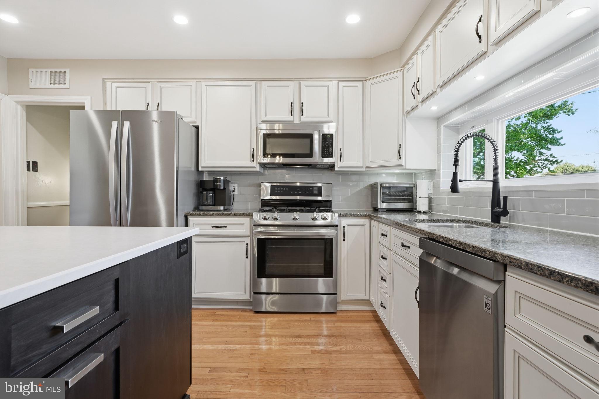 BRENTWOOD MANOR - Residential