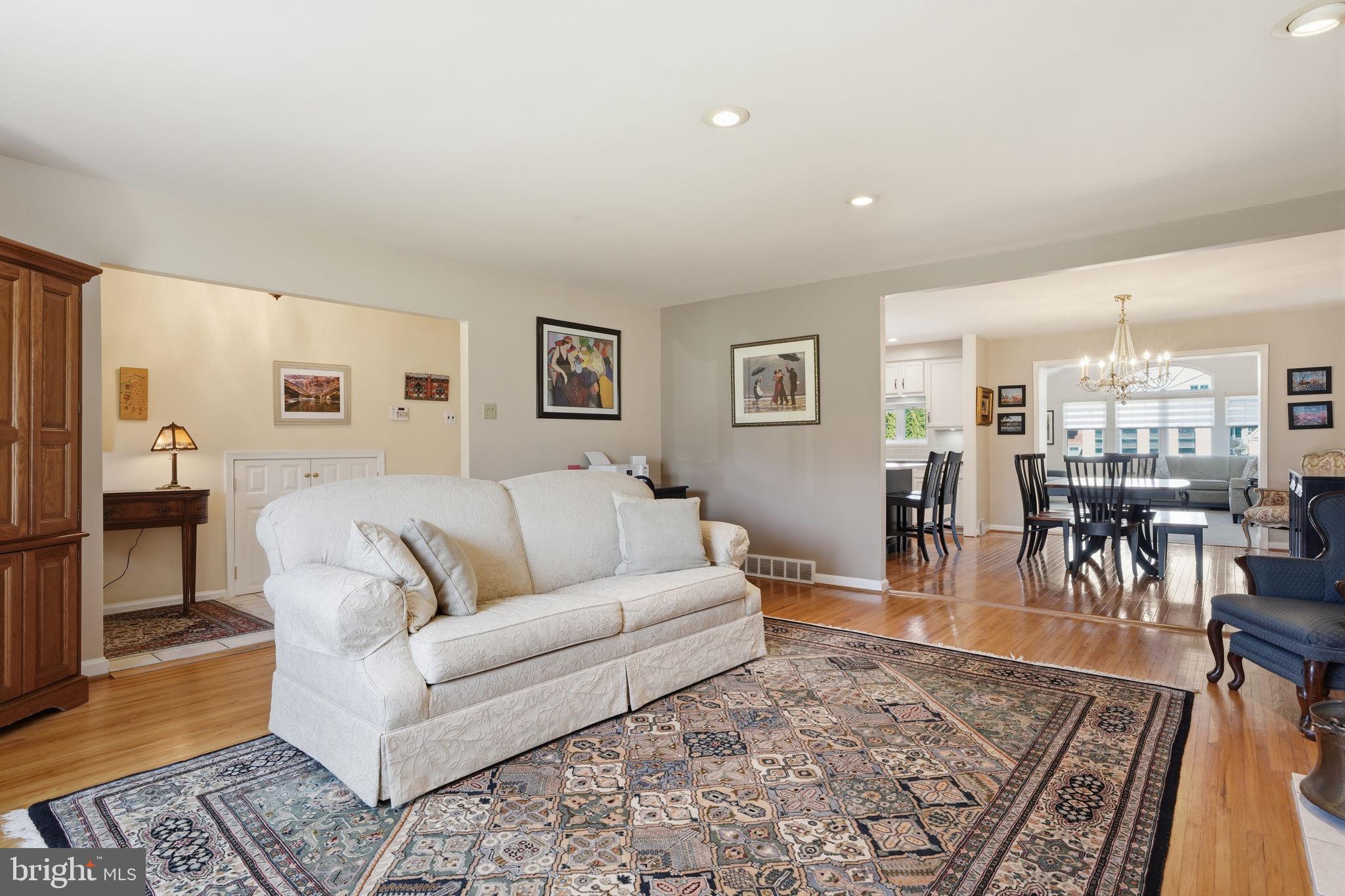 BRENTWOOD MANOR - Residential