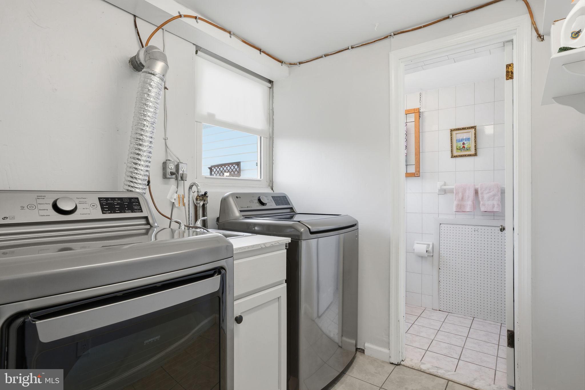 BRENTWOOD MANOR - Residential