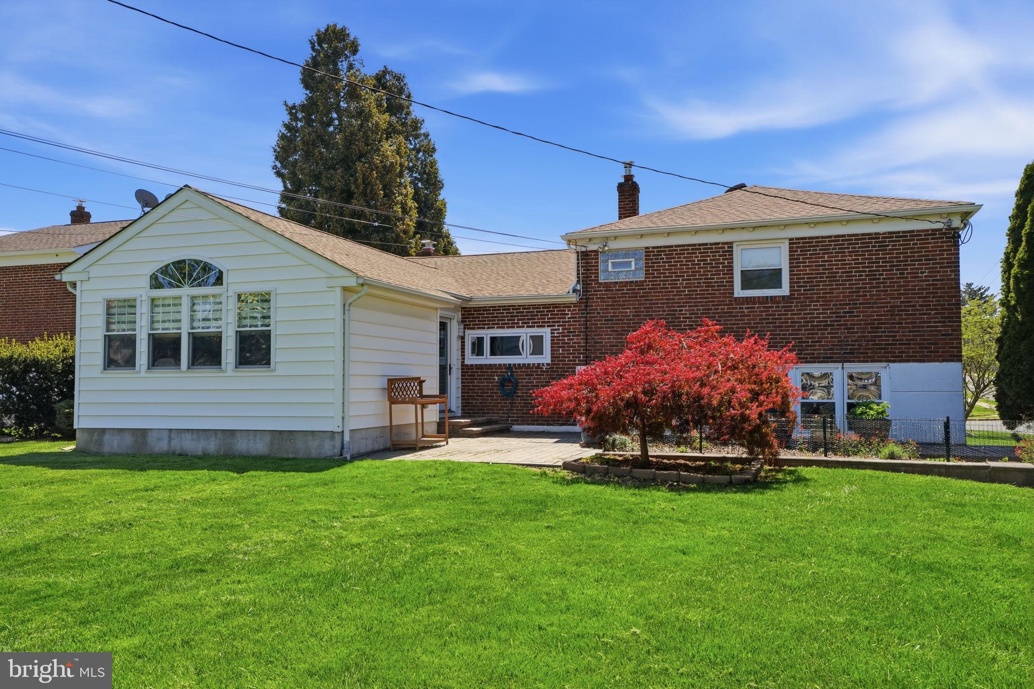 BRENTWOOD MANOR - Residential