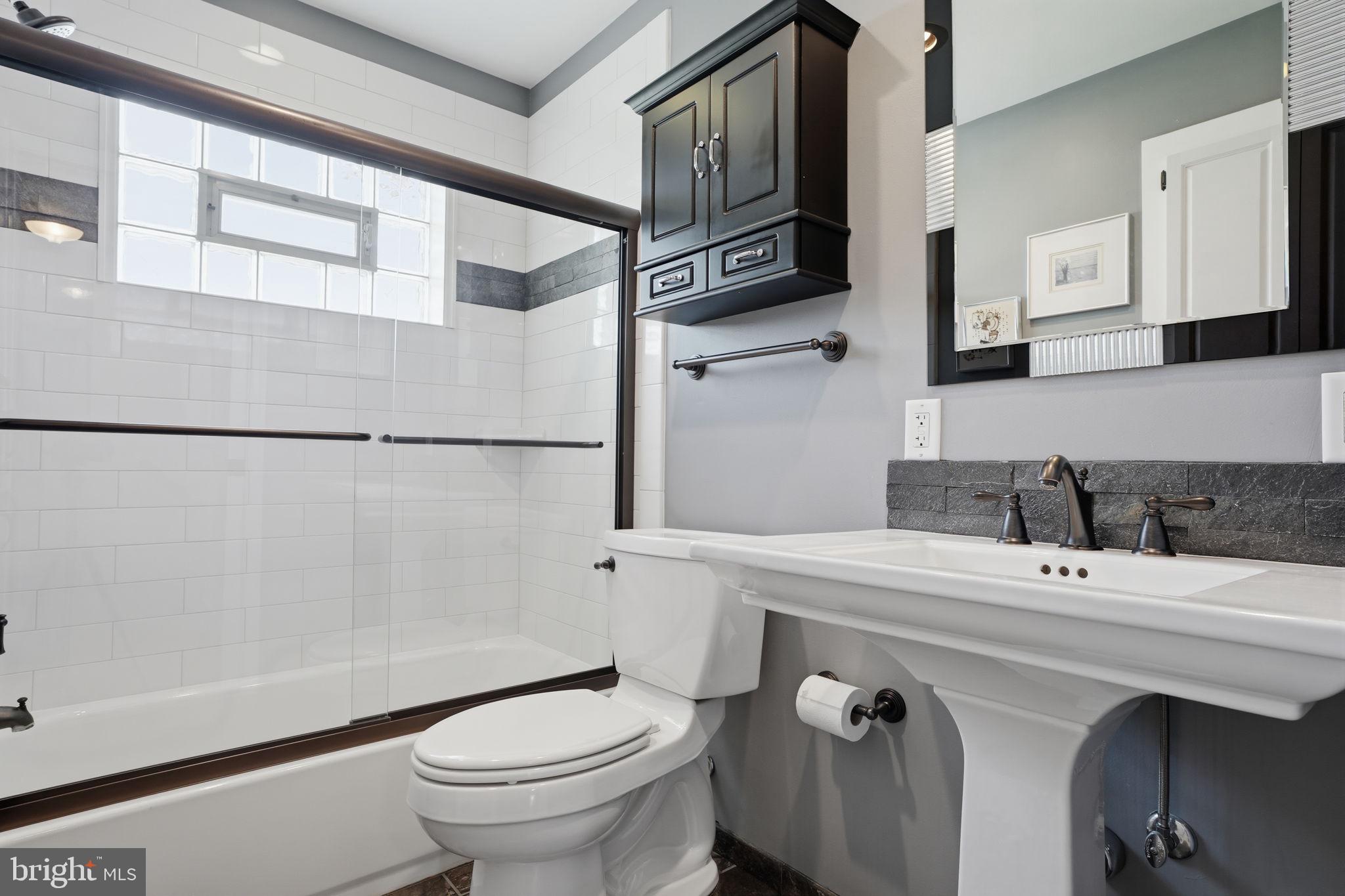 BRENTWOOD MANOR - Residential