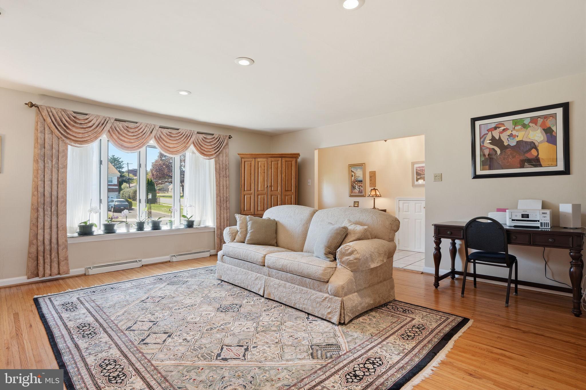 BRENTWOOD MANOR - Residential