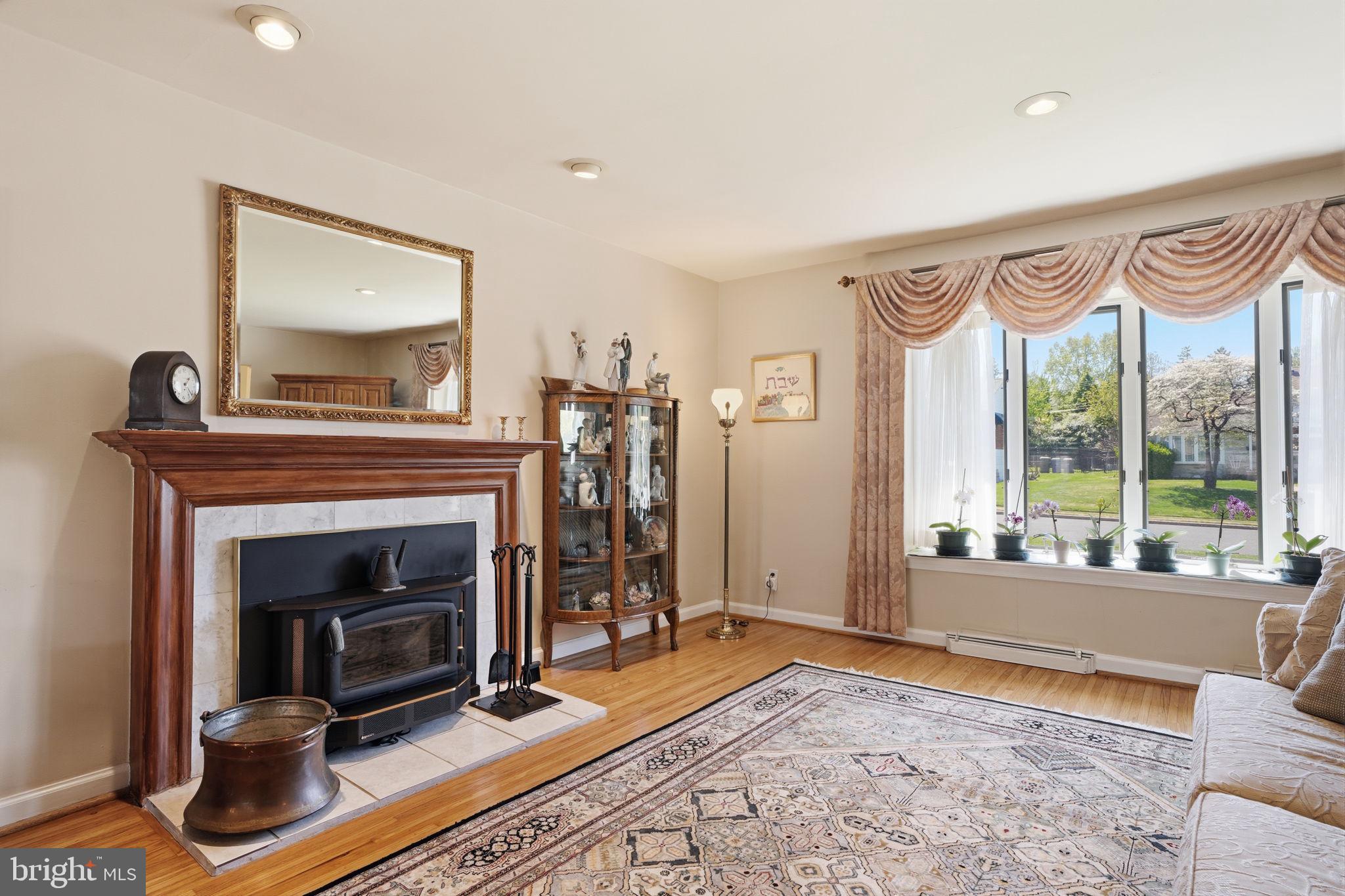 BRENTWOOD MANOR - Residential