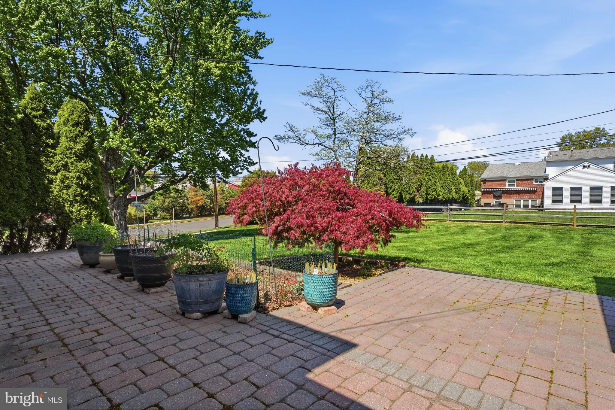 BRENTWOOD MANOR - Residential