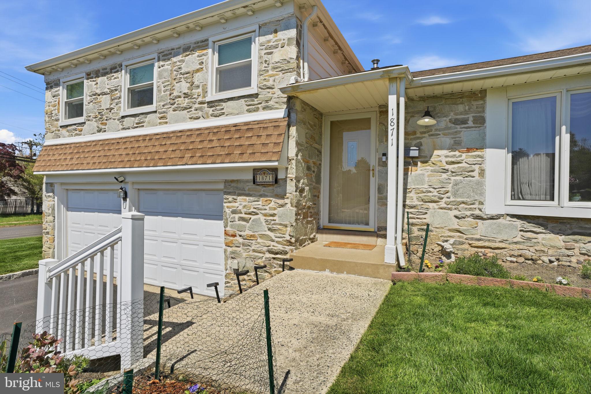 BRENTWOOD MANOR - Residential