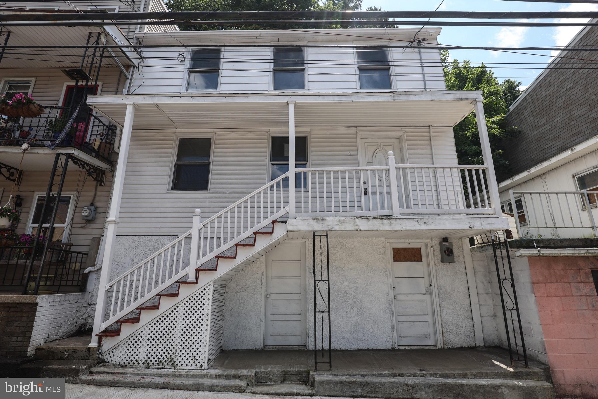 445 E NORWEGIAN STREET