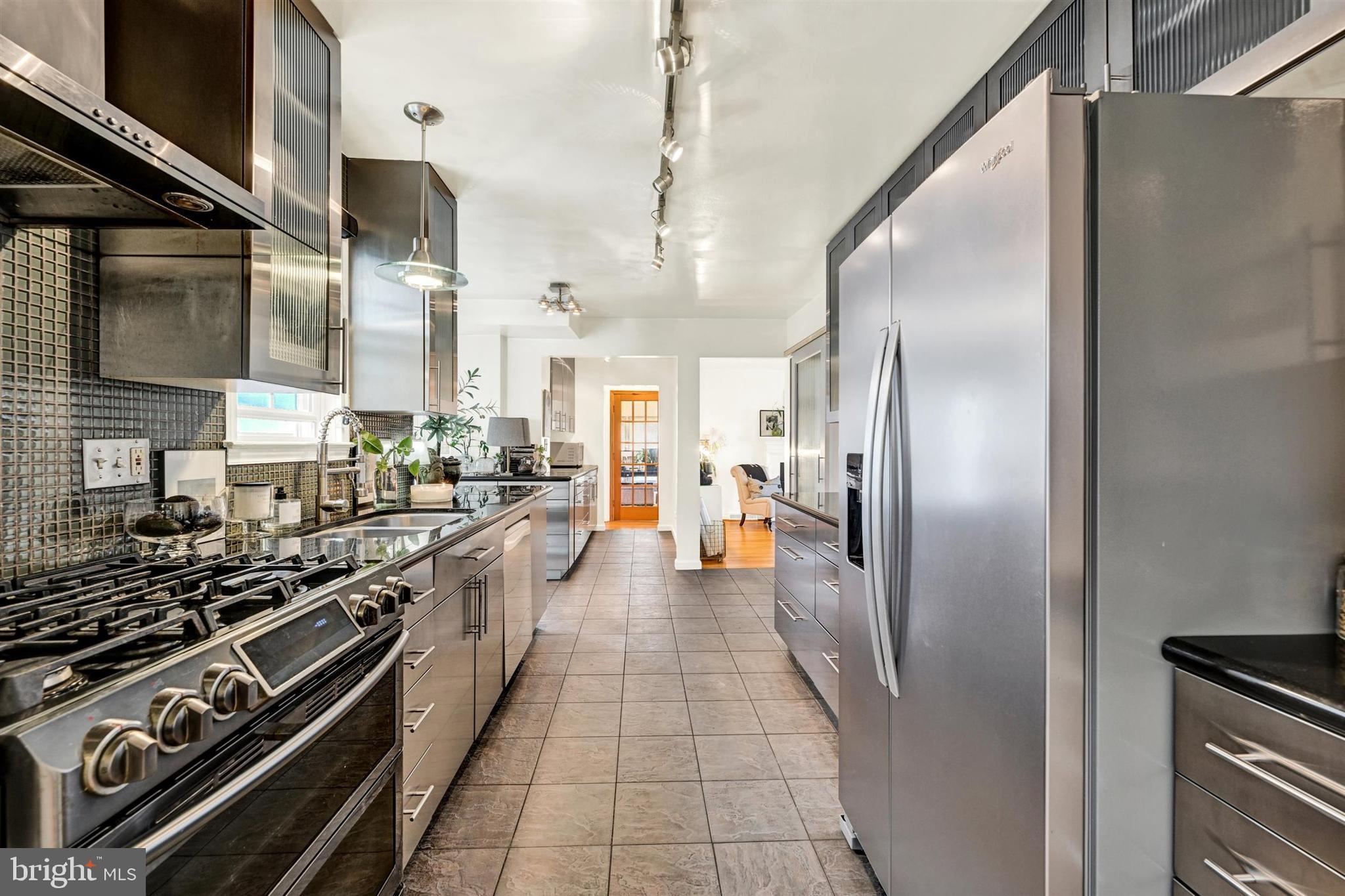 WHITE OAK MANOR - Residential