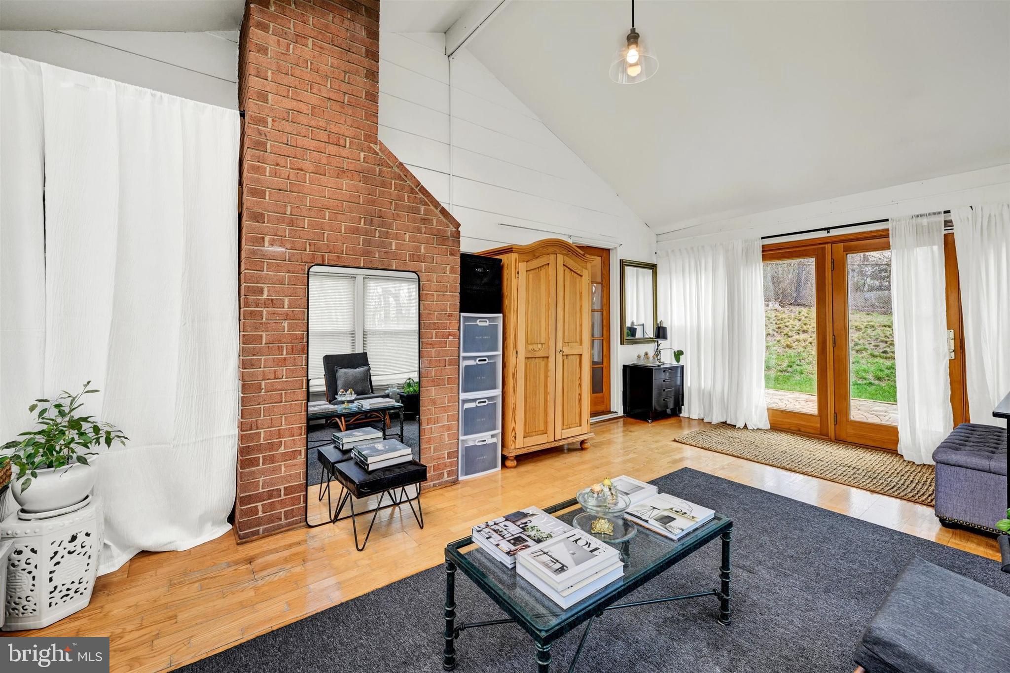 WHITE OAK MANOR - Residential