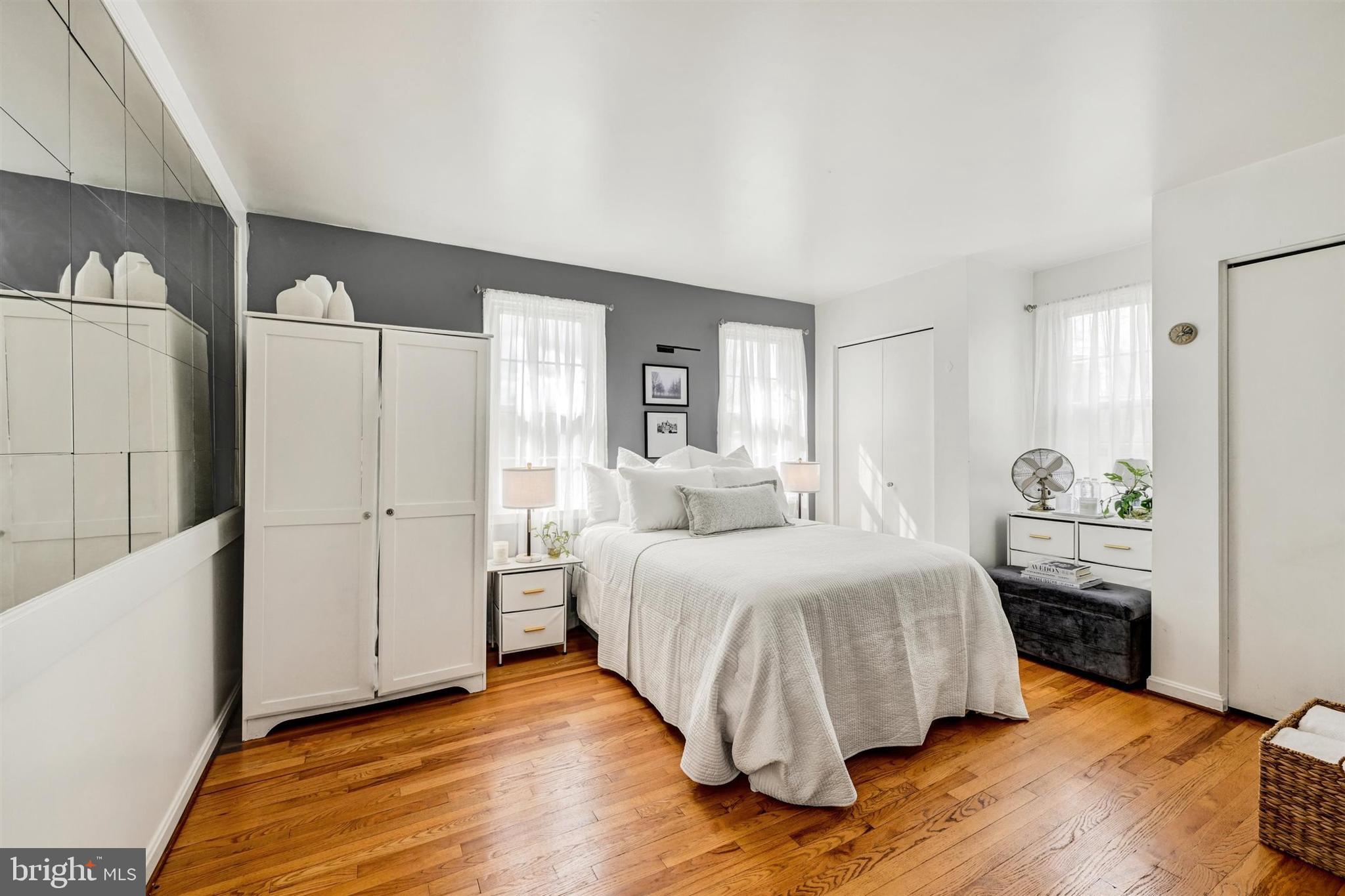 WHITE OAK MANOR - Residential