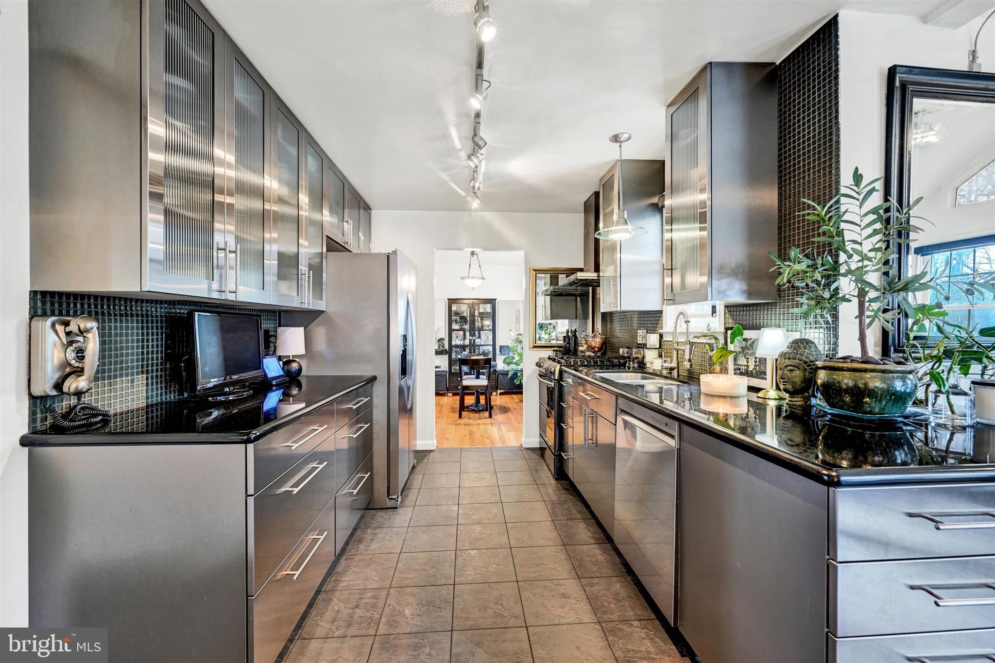 WHITE OAK MANOR - Residential