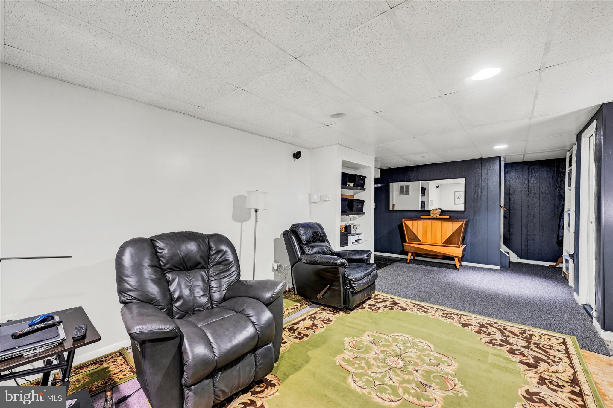 WHITE OAK MANOR - Residential