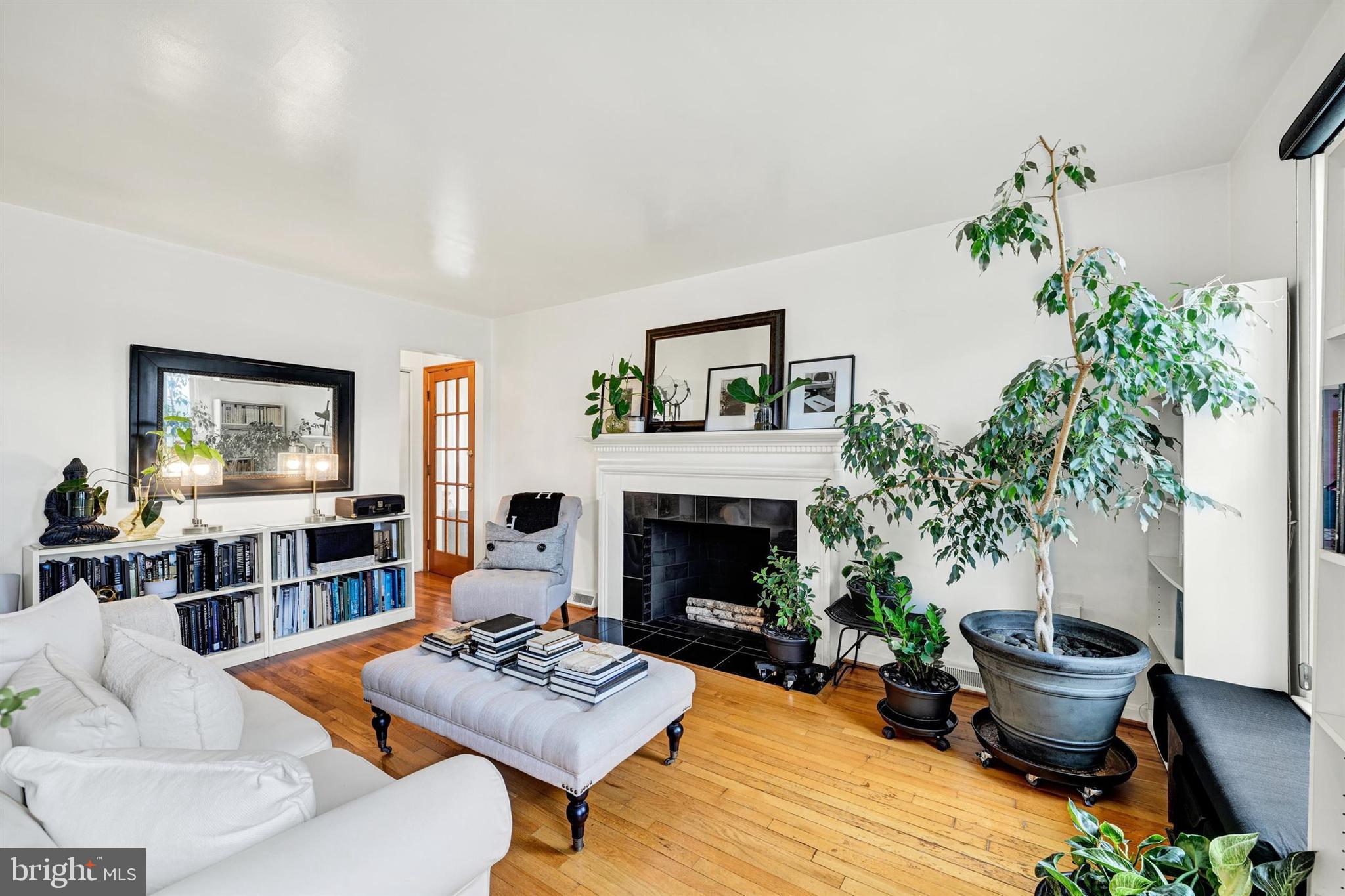 WHITE OAK MANOR - Residential