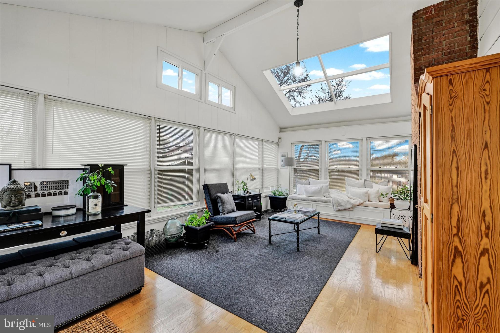 WHITE OAK MANOR - Residential