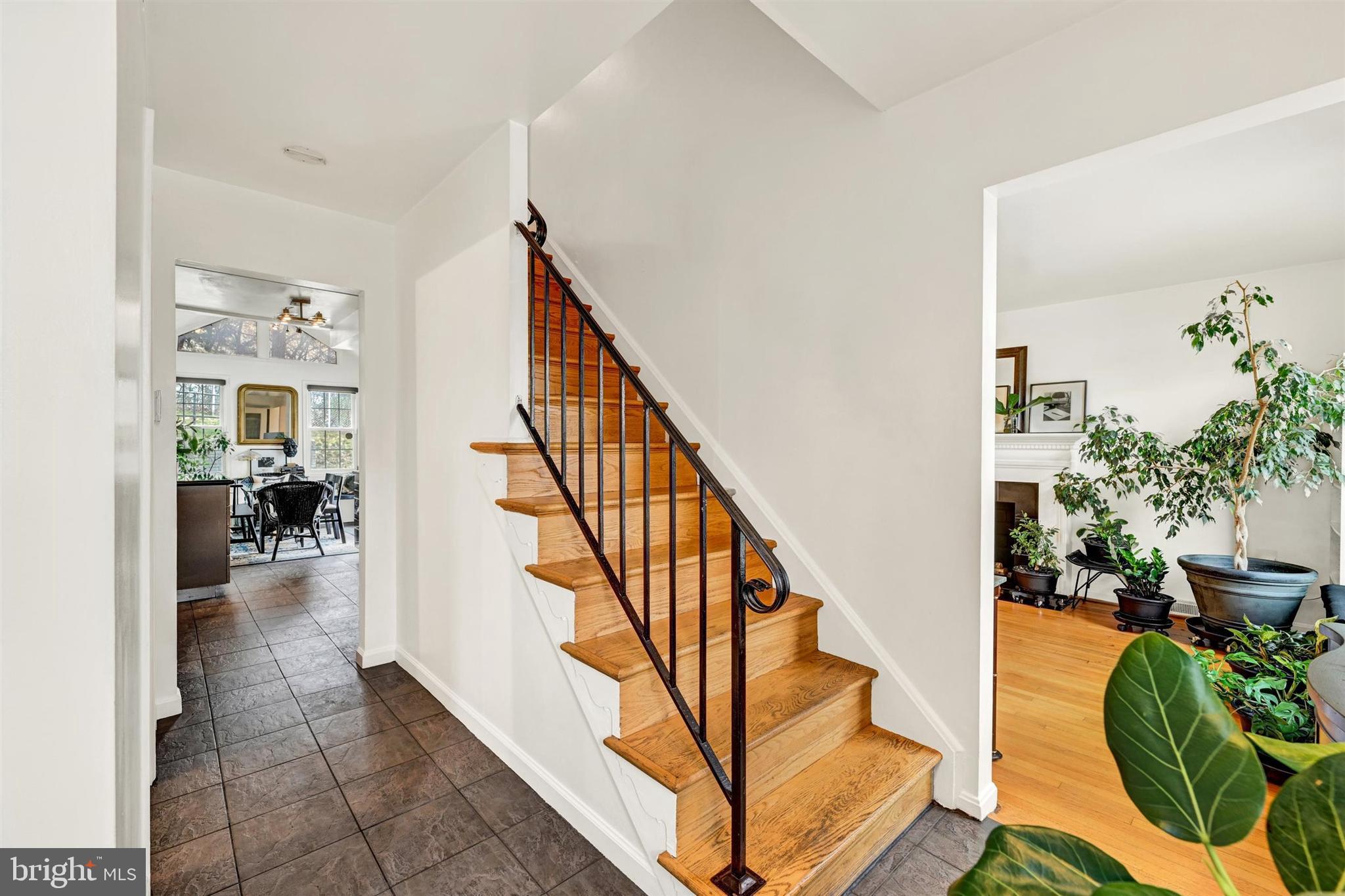 WHITE OAK MANOR - Residential