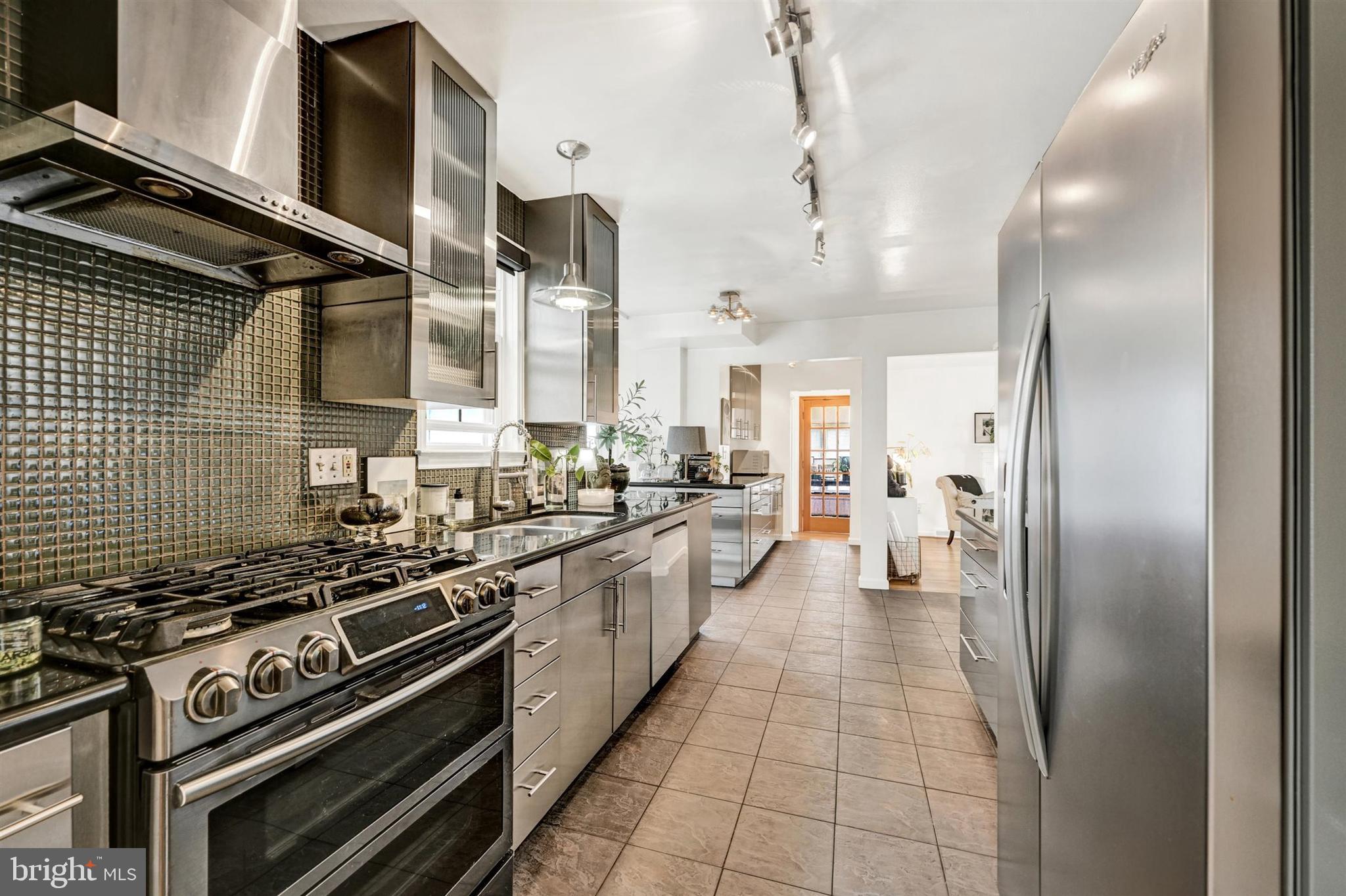 WHITE OAK MANOR - Residential