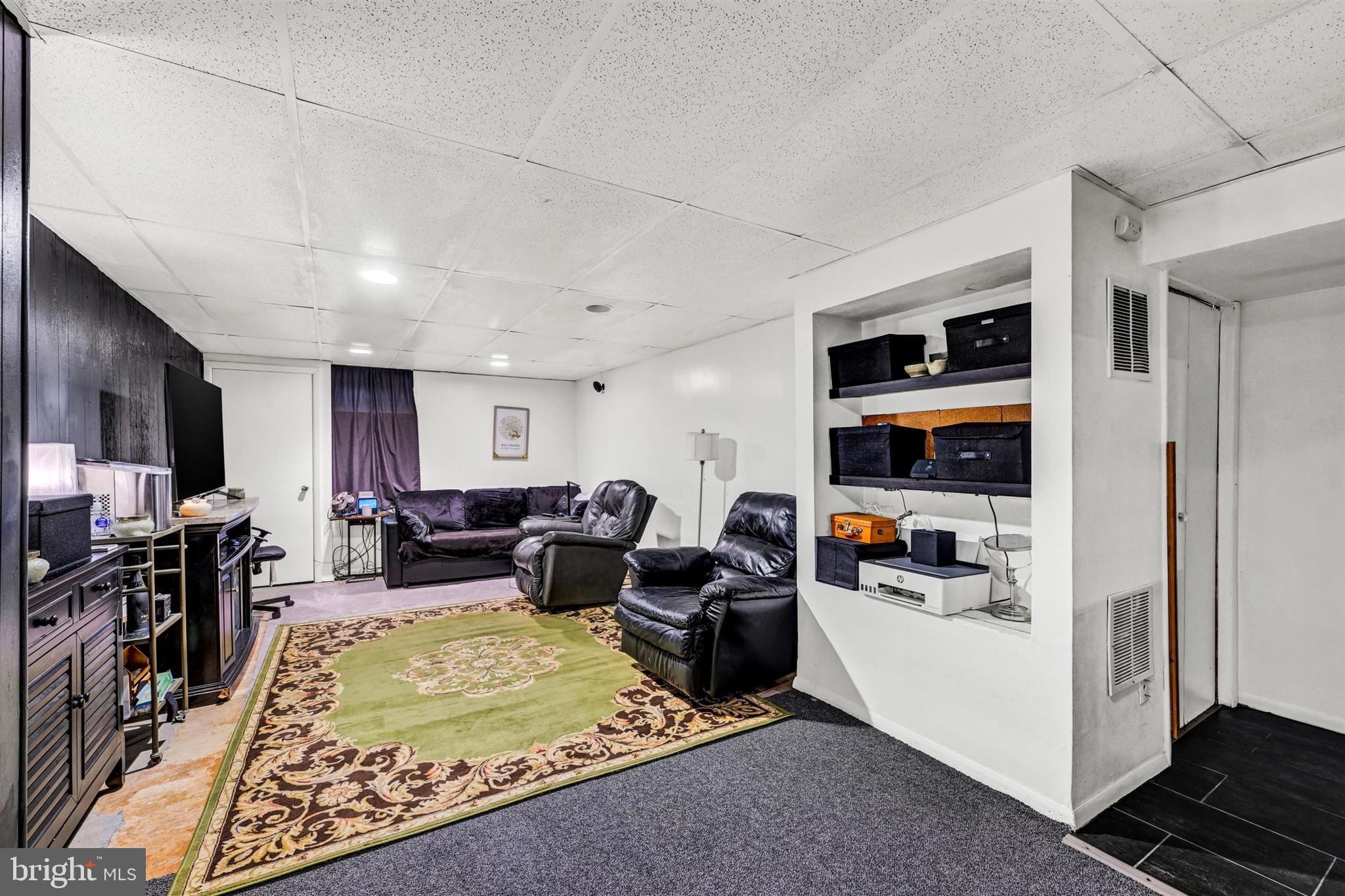 WHITE OAK MANOR - Residential