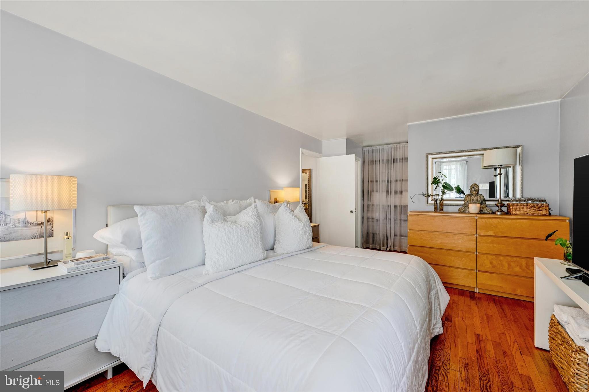 WHITE OAK MANOR - Residential