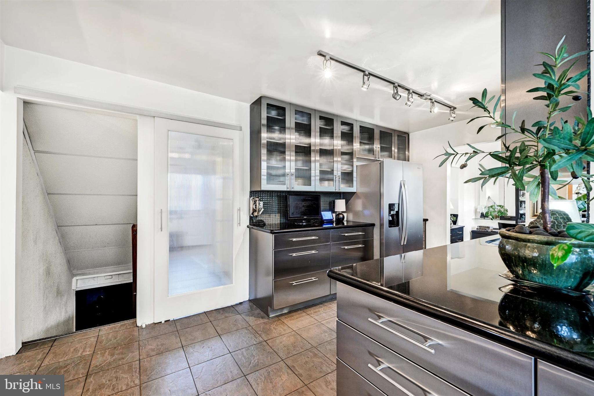 WHITE OAK MANOR - Residential