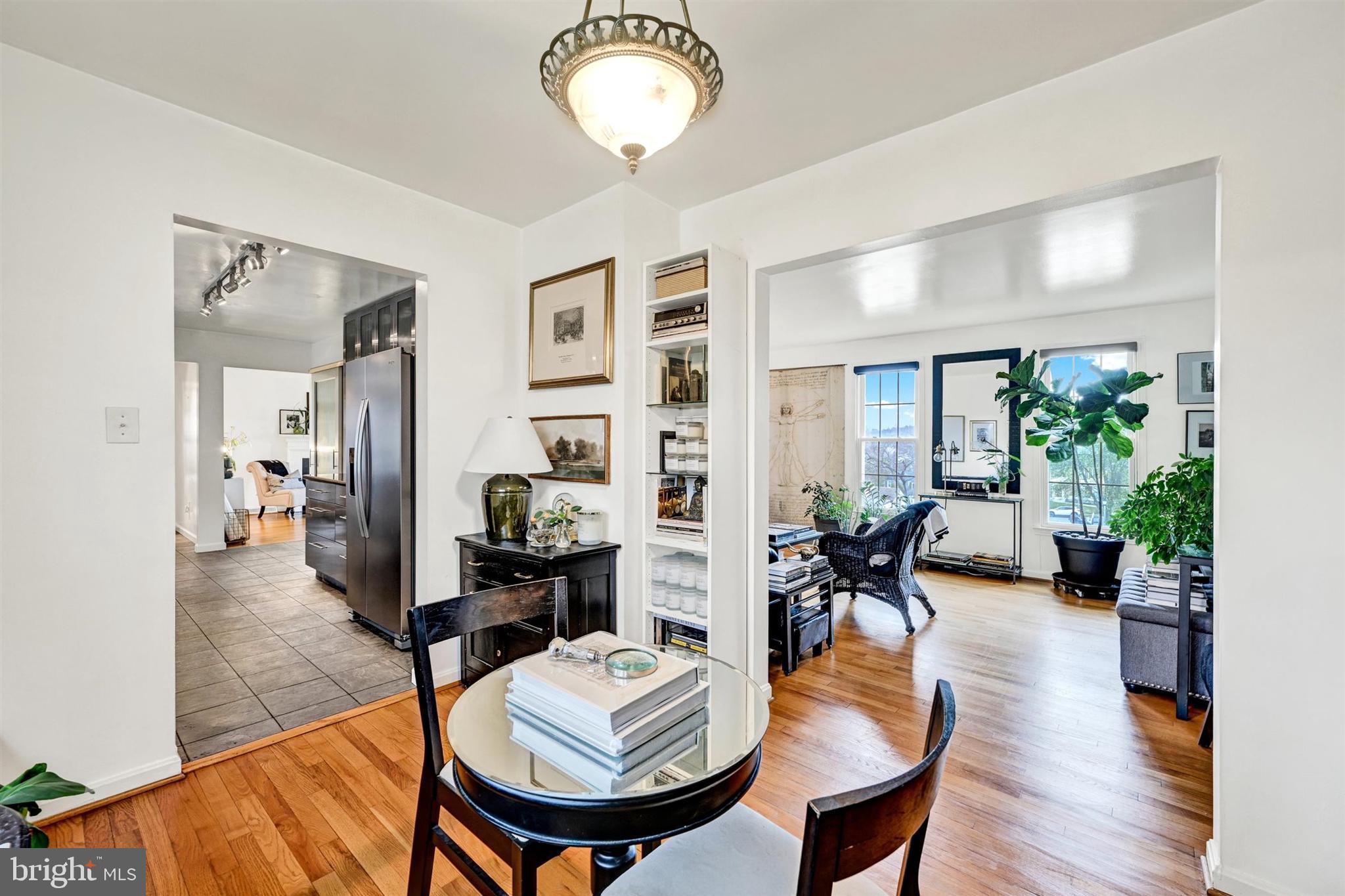 WHITE OAK MANOR - Residential