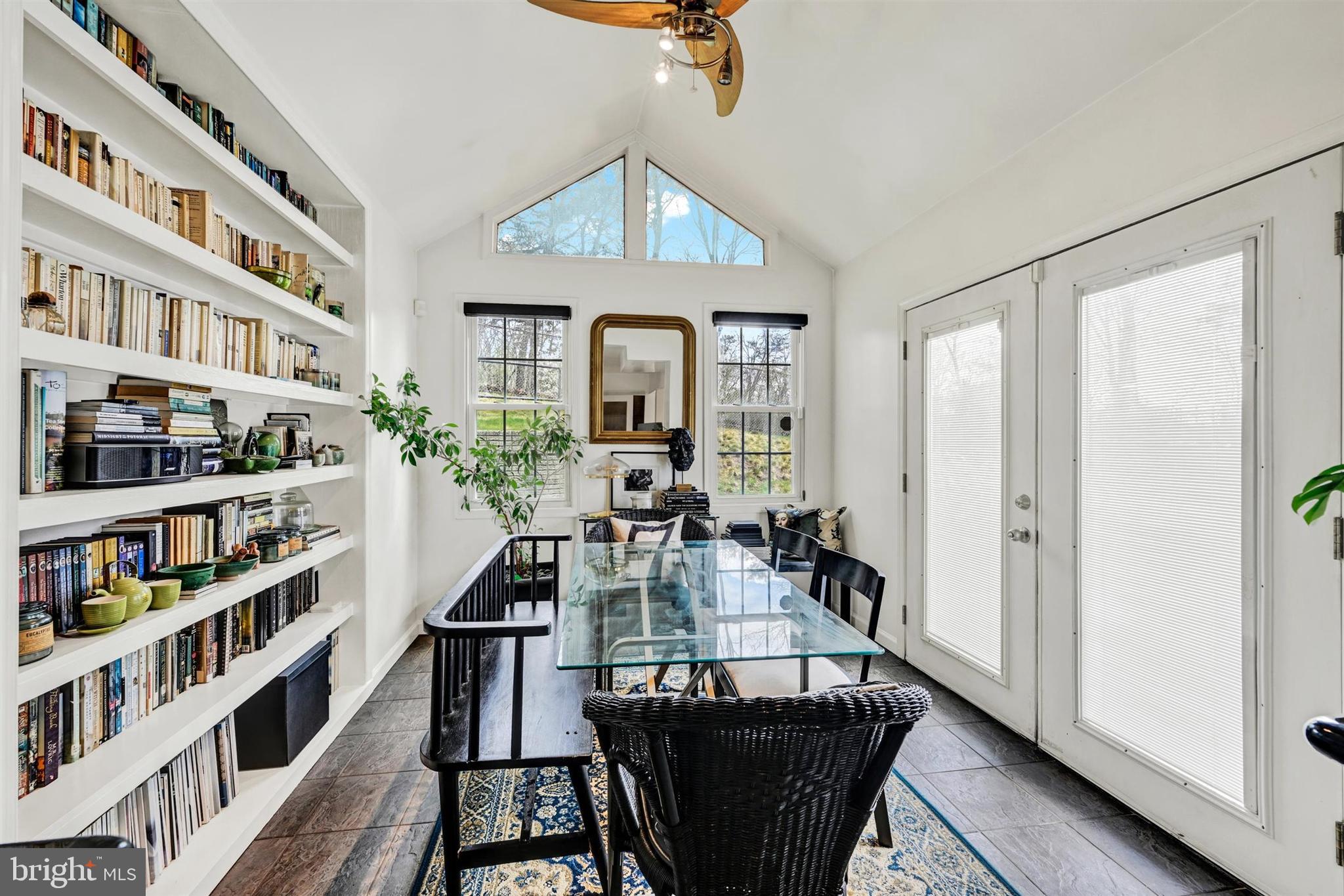 WHITE OAK MANOR - Residential