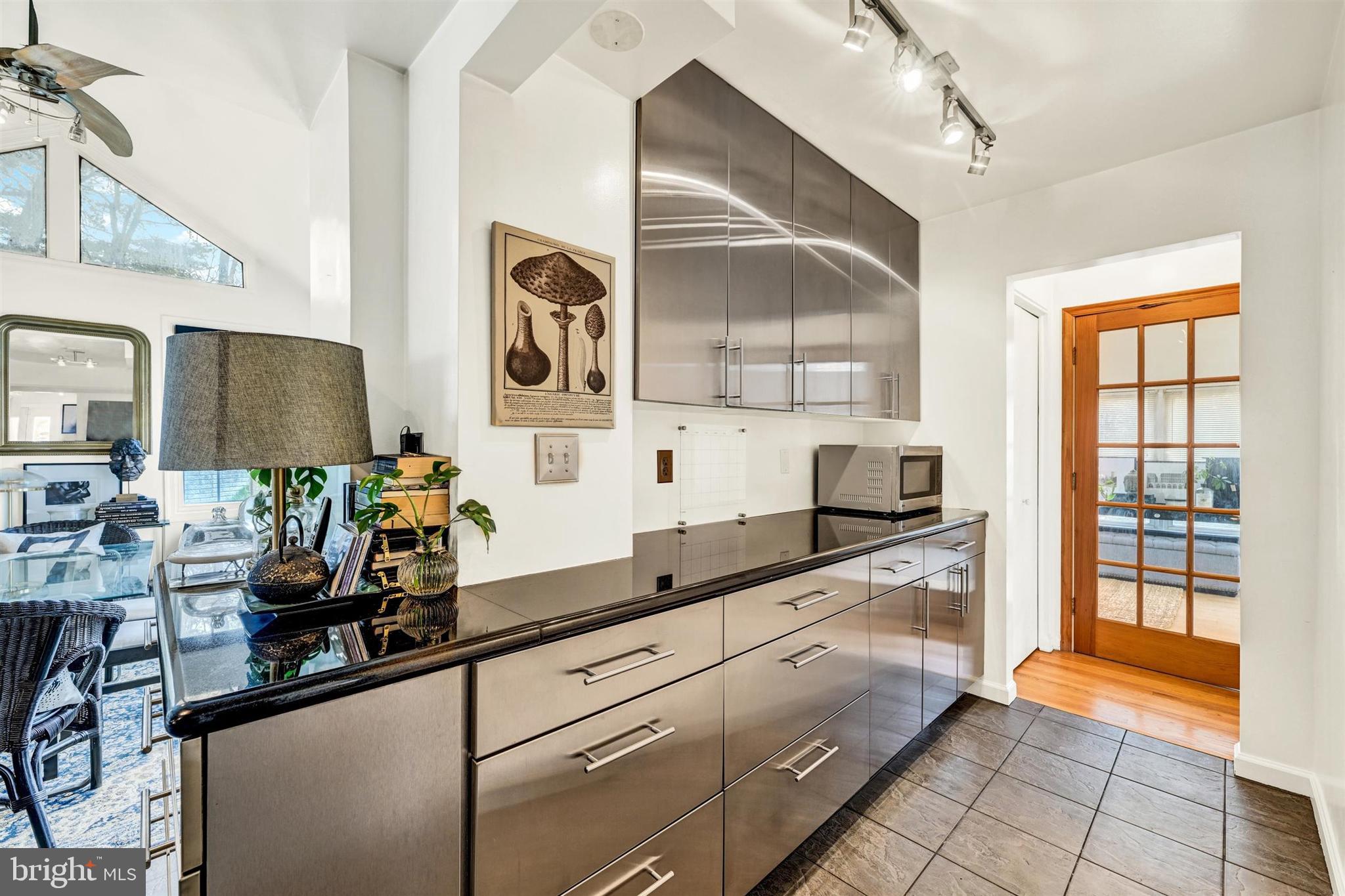 WHITE OAK MANOR - Residential