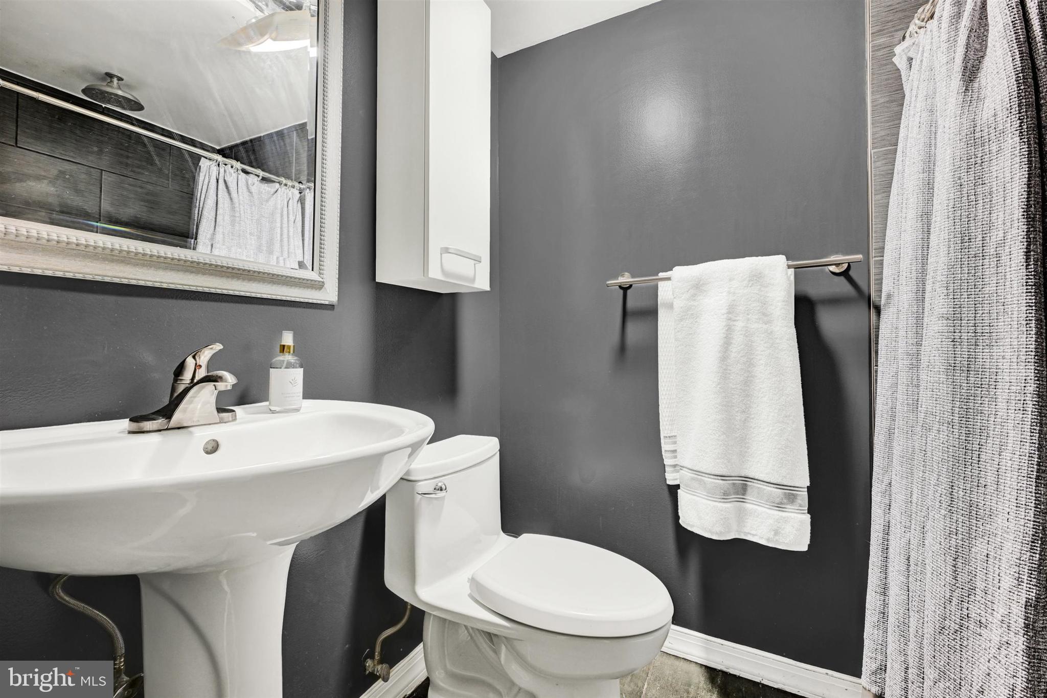 WHITE OAK MANOR - Residential