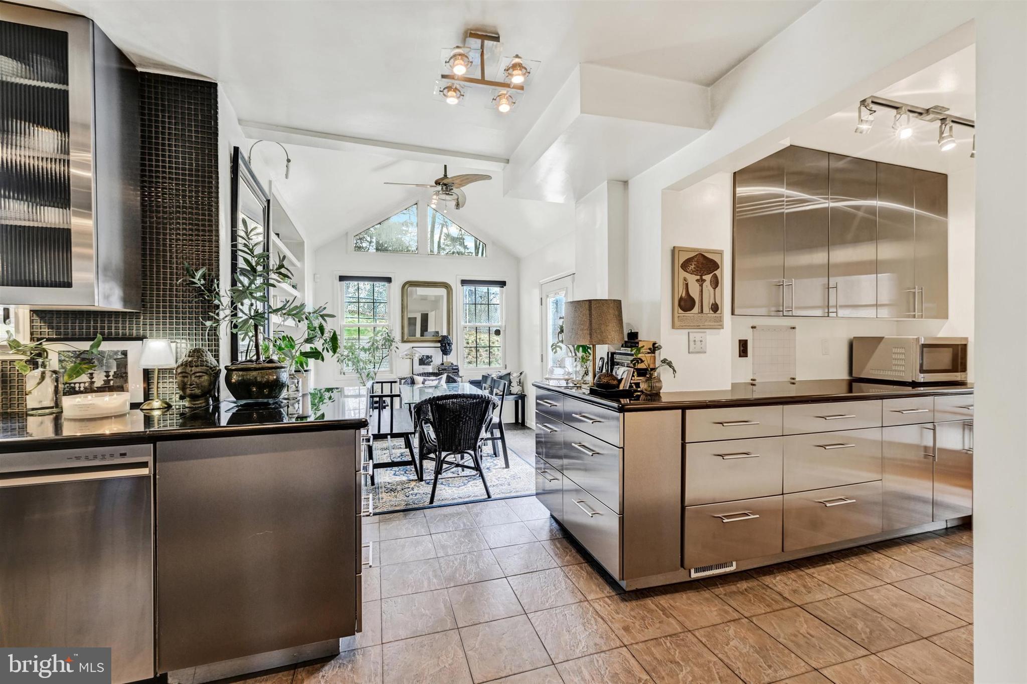 WHITE OAK MANOR - Residential