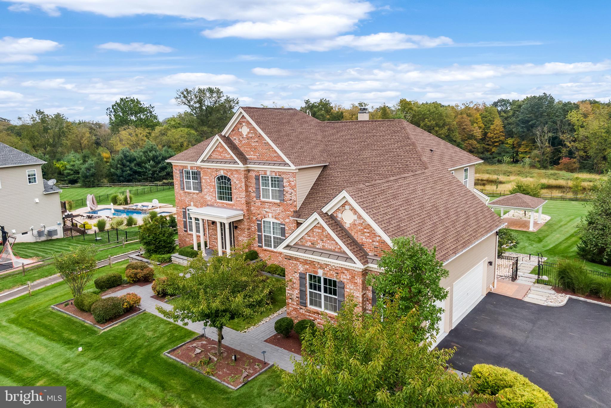 ESTATE AT MILL CREEK - Residential