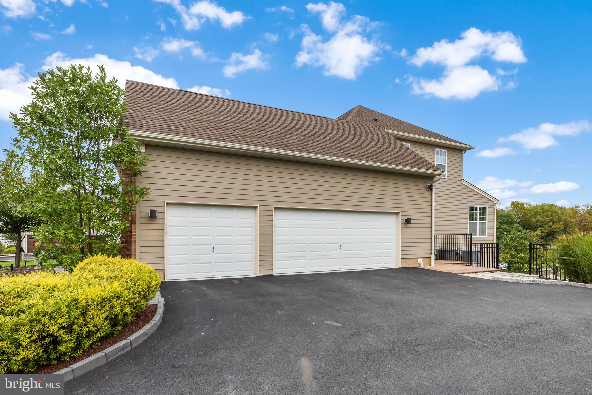 ESTATE AT MILL CREEK - Residential