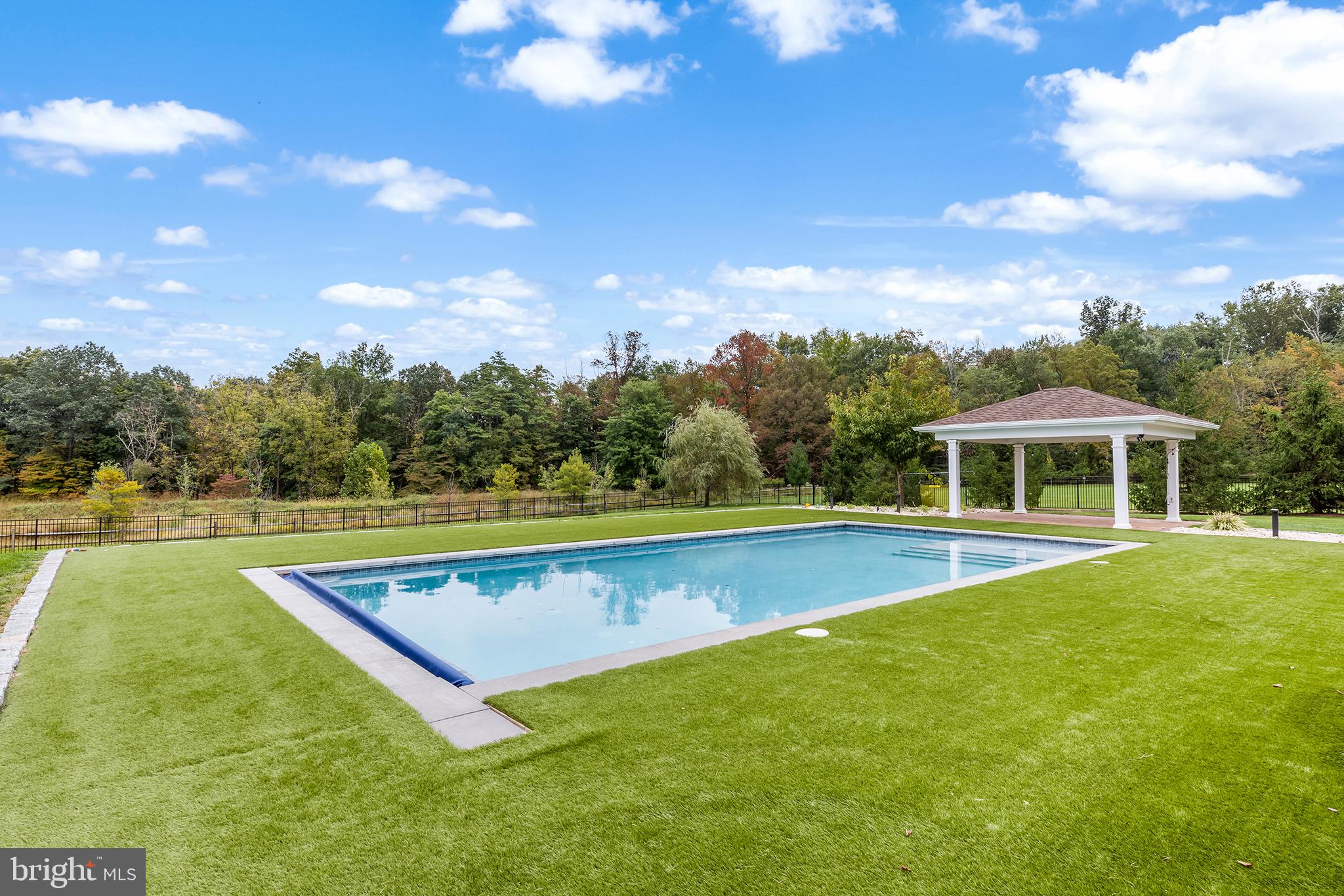 ESTATE AT MILL CREEK - Residential