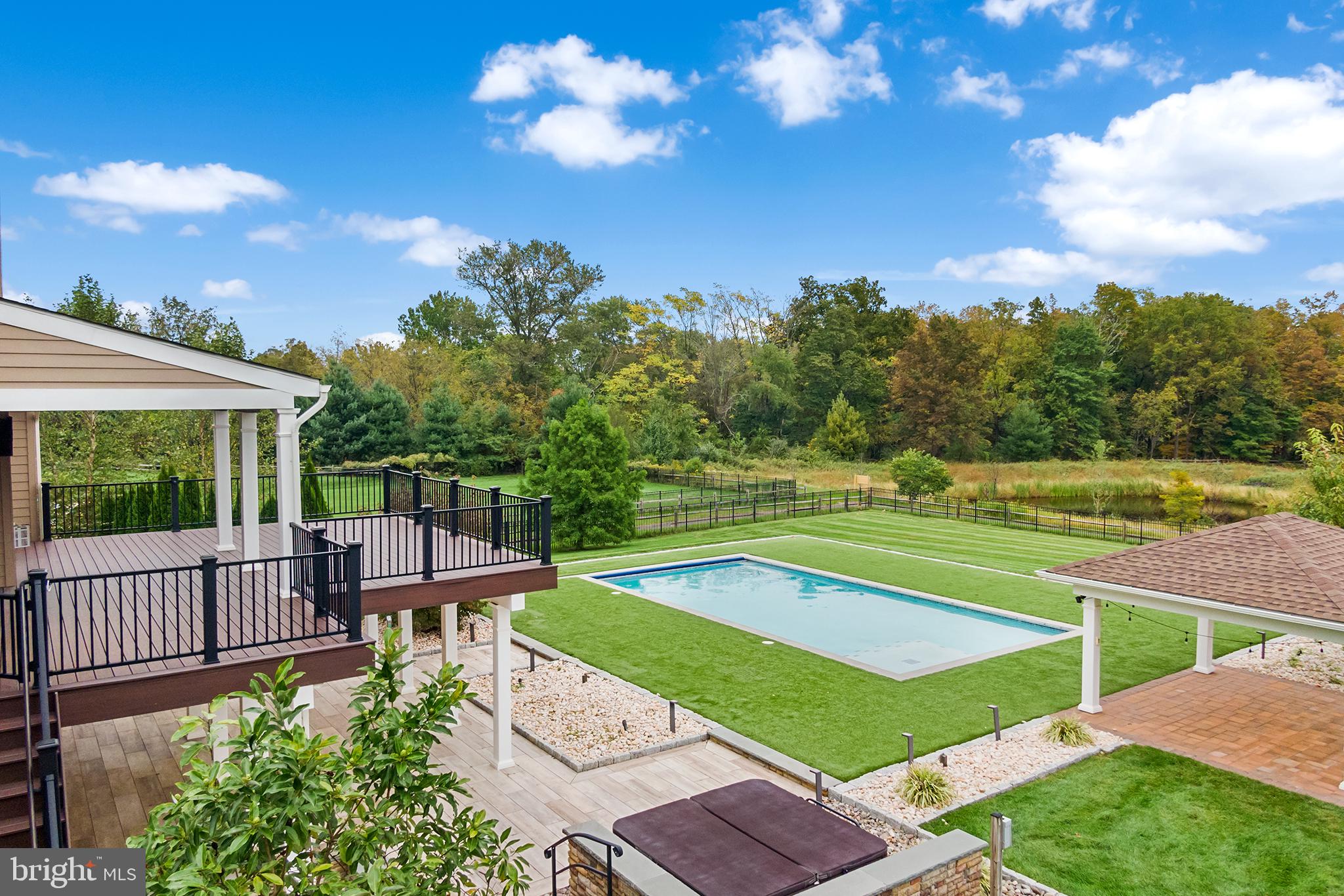 ESTATE AT MILL CREEK - Residential