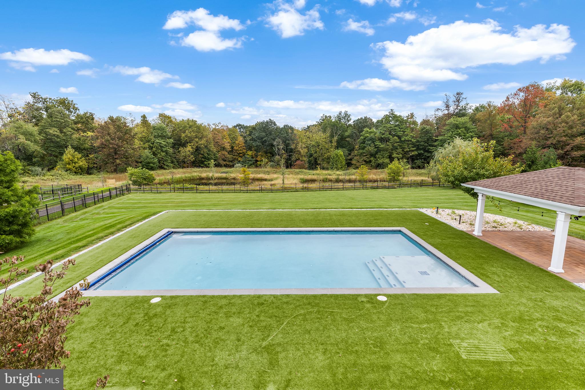 ESTATE AT MILL CREEK - Residential