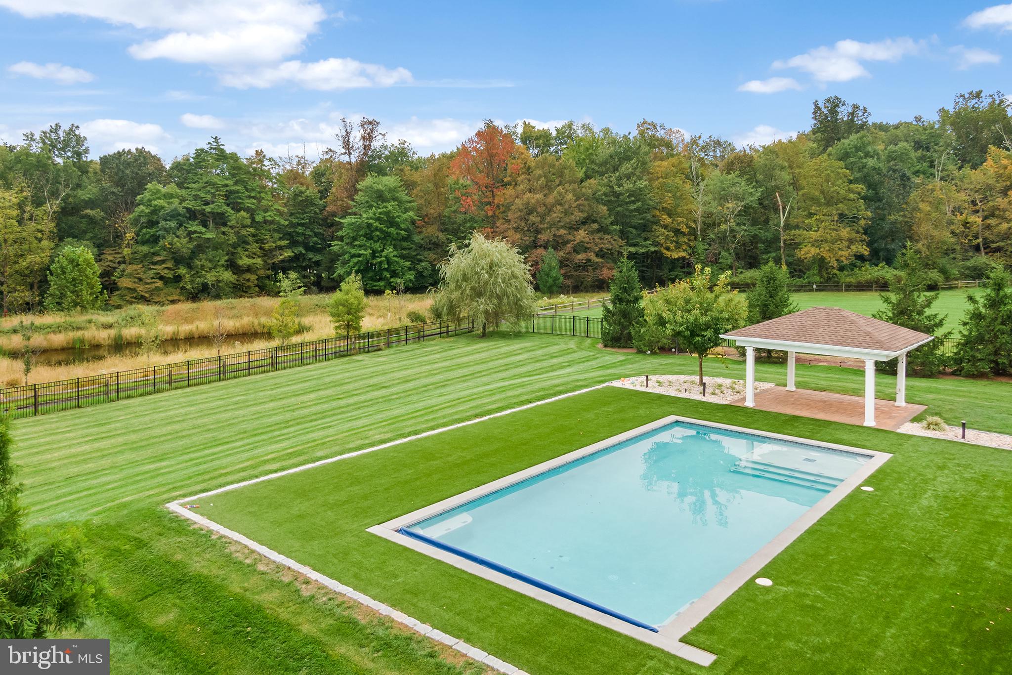 ESTATE AT MILL CREEK - Residential