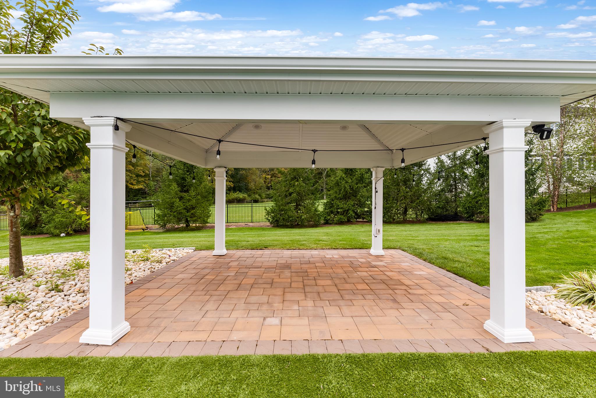 ESTATE AT MILL CREEK - Residential