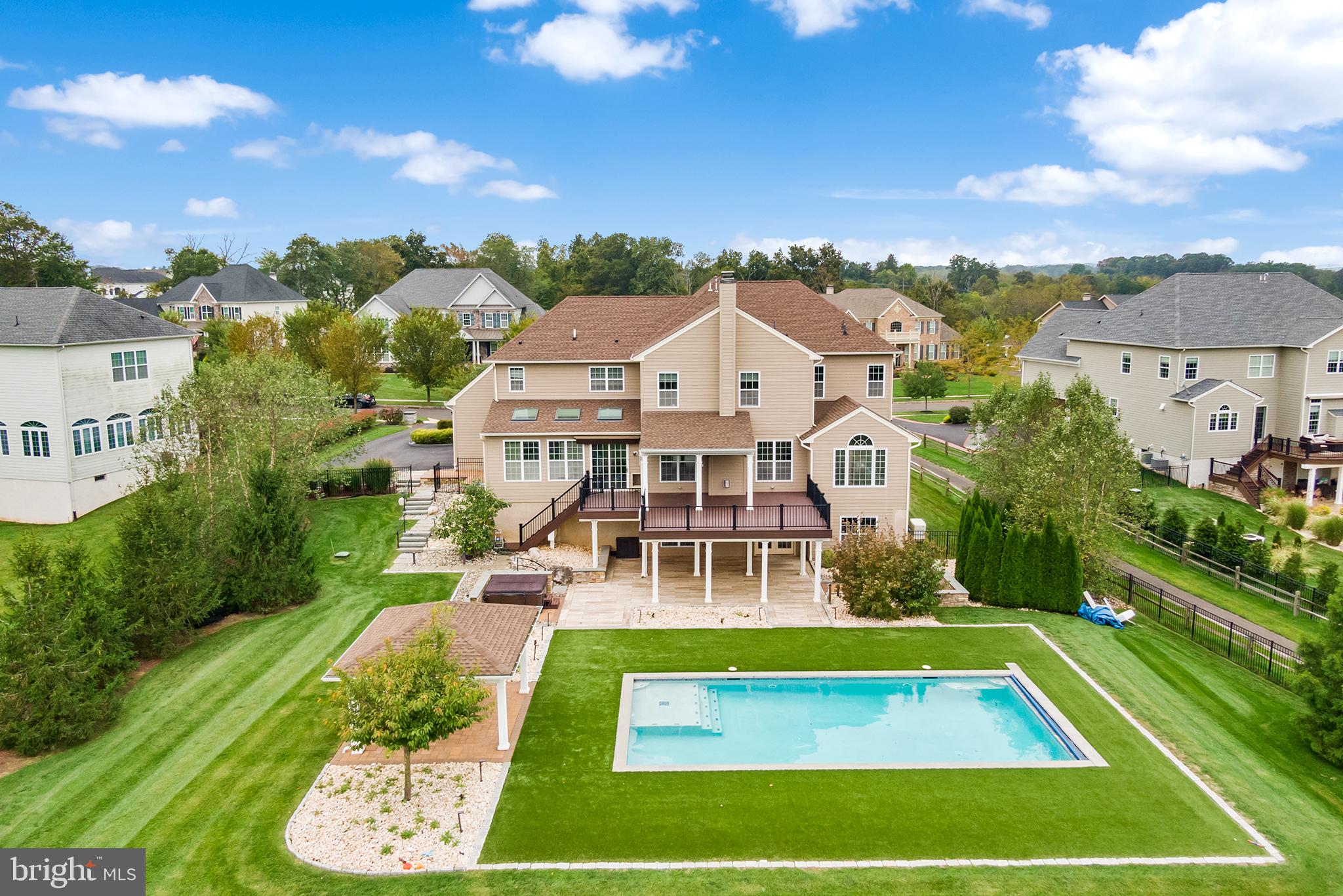 ESTATE AT MILL CREEK - Residential