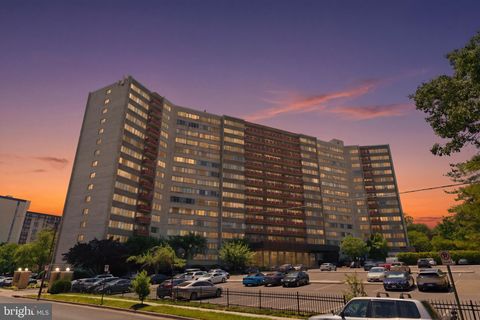 Photo of 5340 Holmes Run Parkway #1519, ALEXANDRIA, VA 22304 (MLS # VAAX2061186)