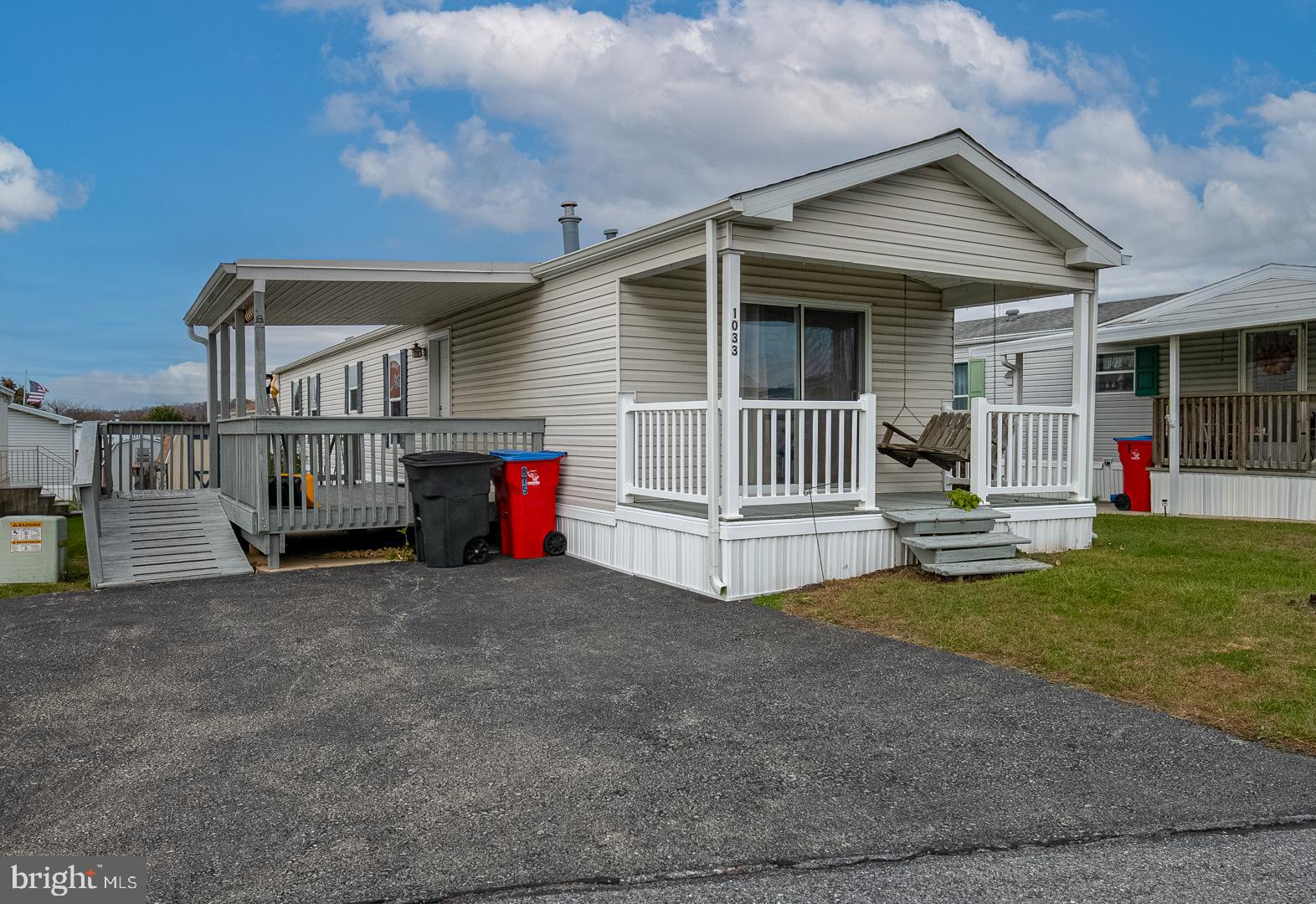 LAUREL COMMONS - Residential