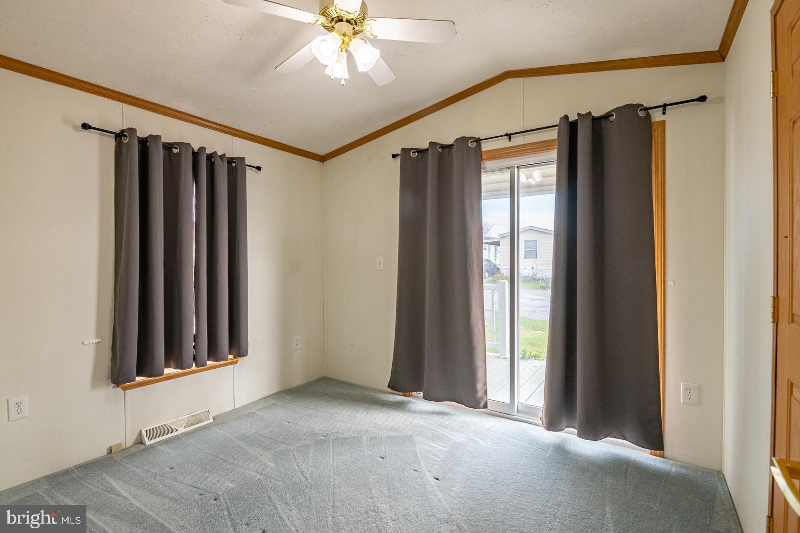 LAUREL COMMONS - Residential