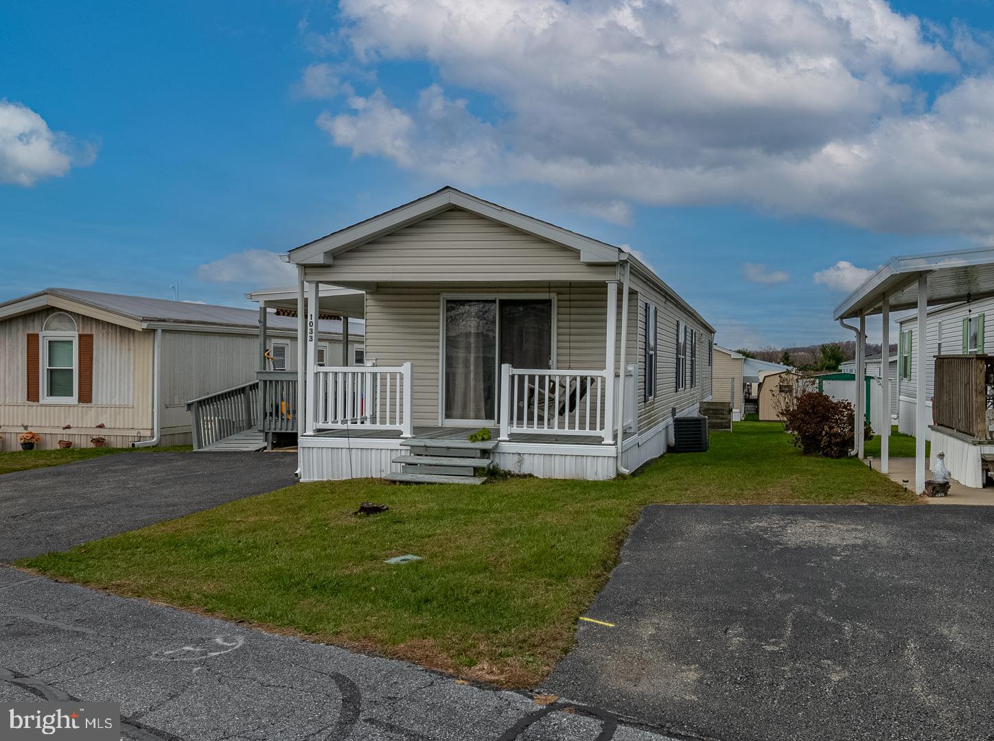 LAUREL COMMONS - Residential