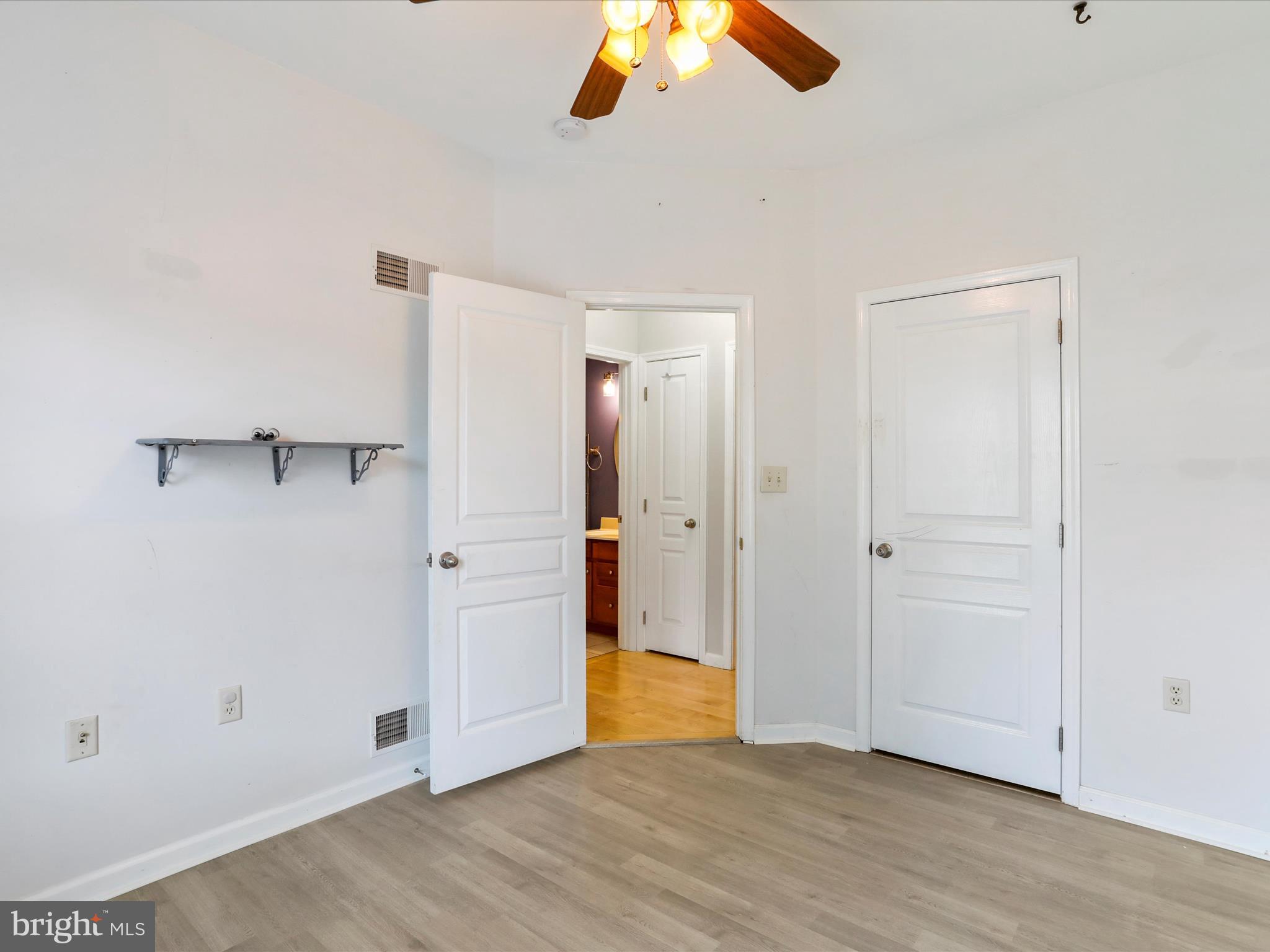 MIDDLE CREEK MANOR - Residential