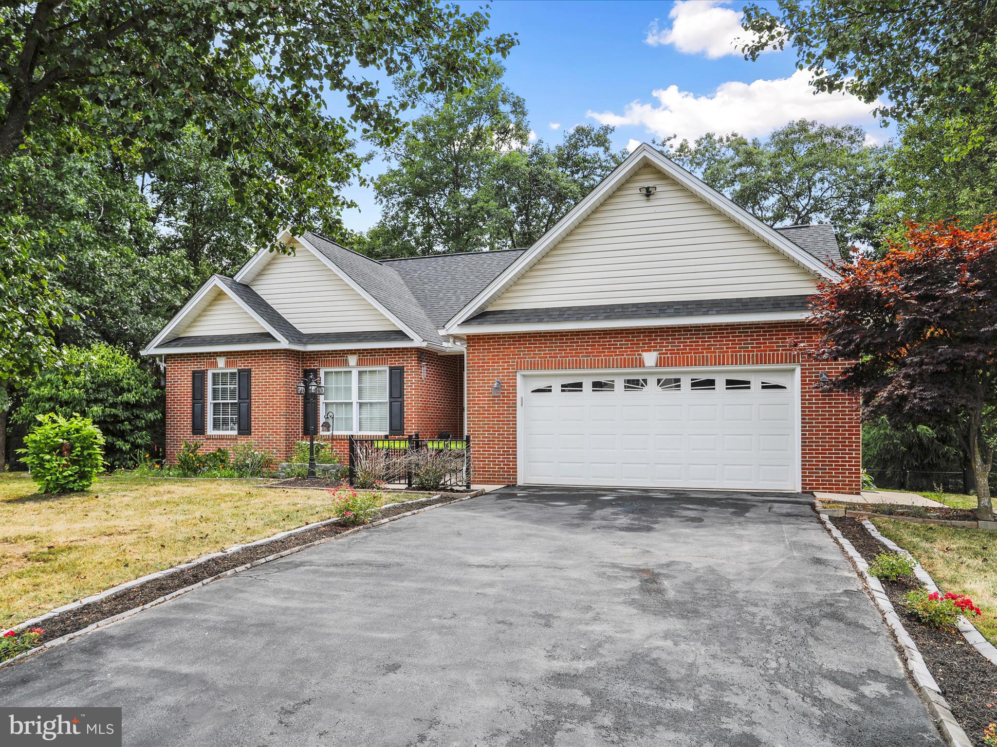 MIDDLE CREEK MANOR - Residential