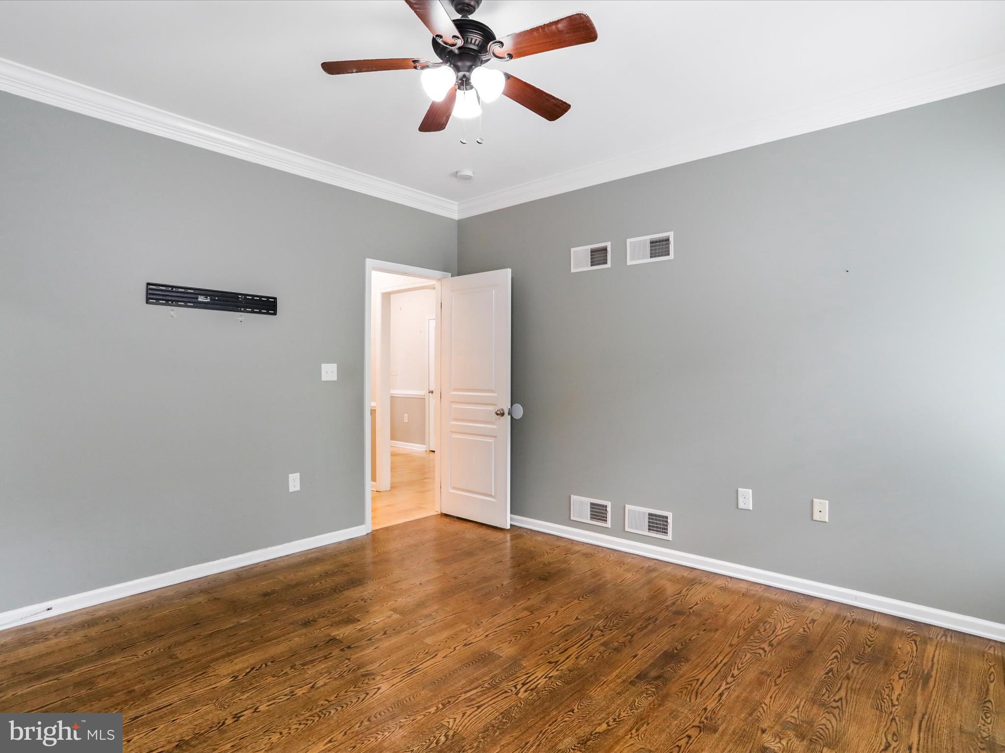 MIDDLE CREEK MANOR - Residential