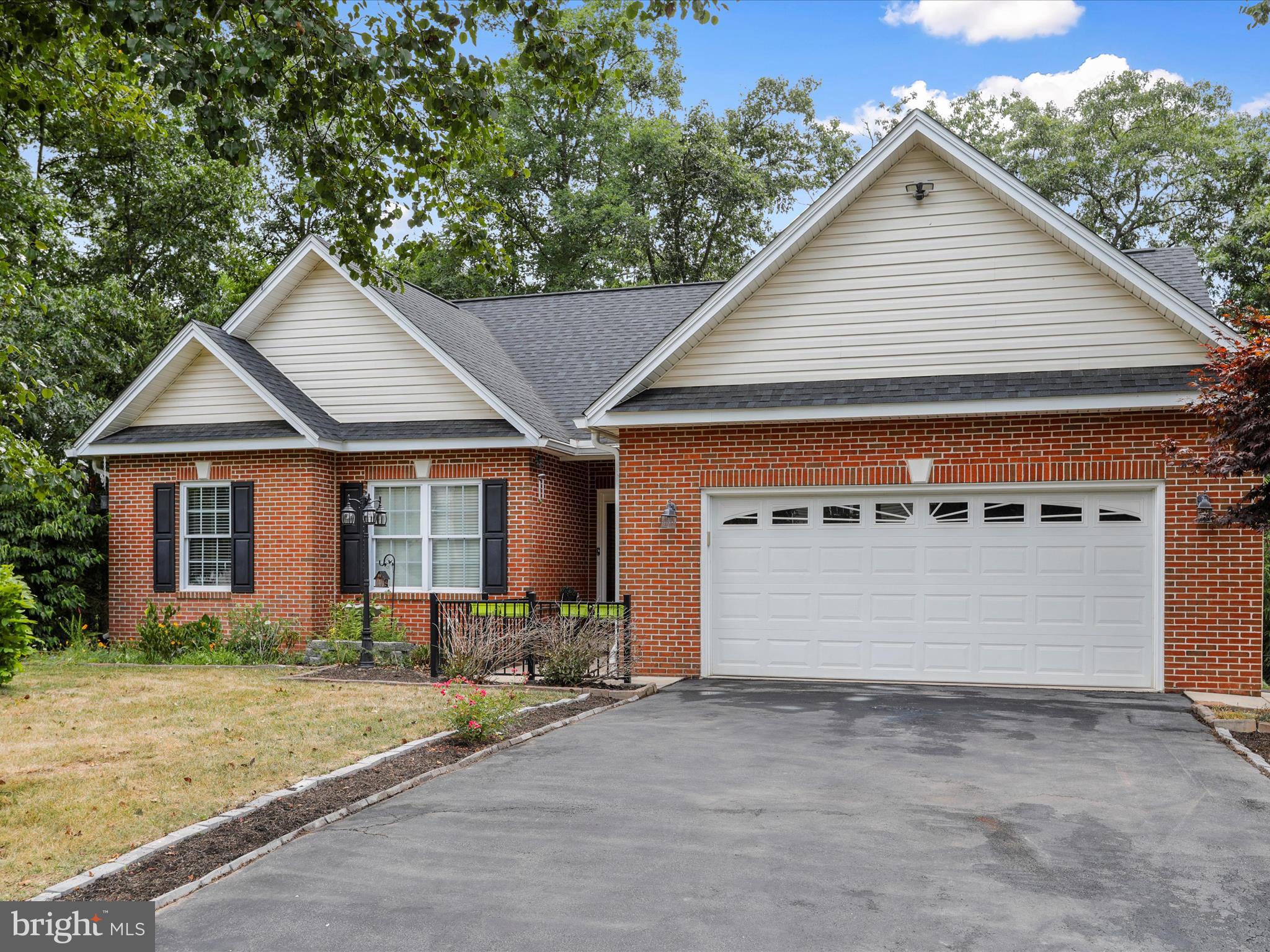 MIDDLE CREEK MANOR - Residential