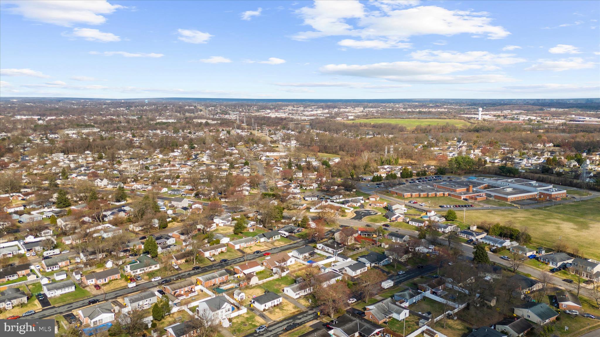 COUNTRY CLUB MANOR - Residential