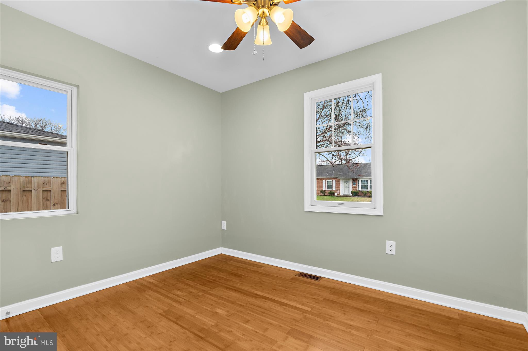 COUNTRY CLUB MANOR - Residential