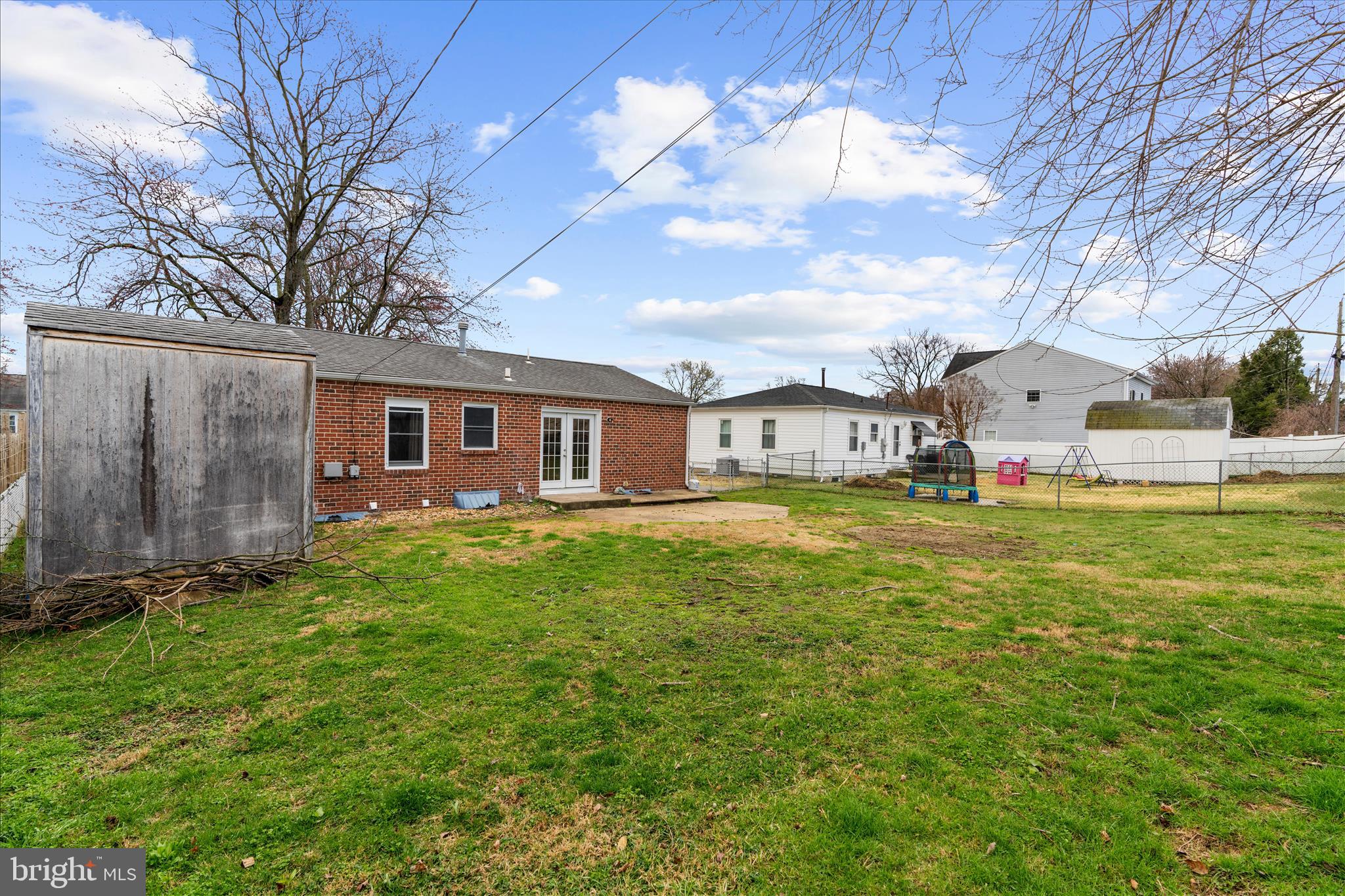 COUNTRY CLUB MANOR - Residential